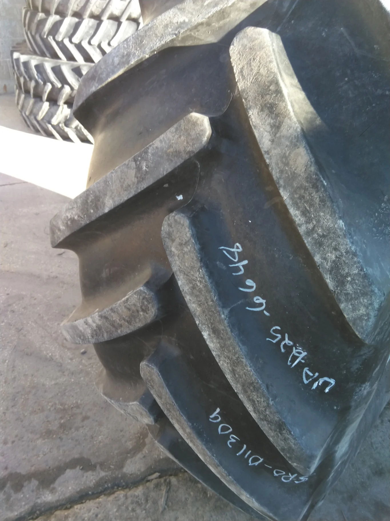 Used 600/70R30 158D Michelin MachXbib TL R-1W 65-70% On 20 x 30 12-16 3/4-14.5 Waffle 3 Bolt/Disc image 3