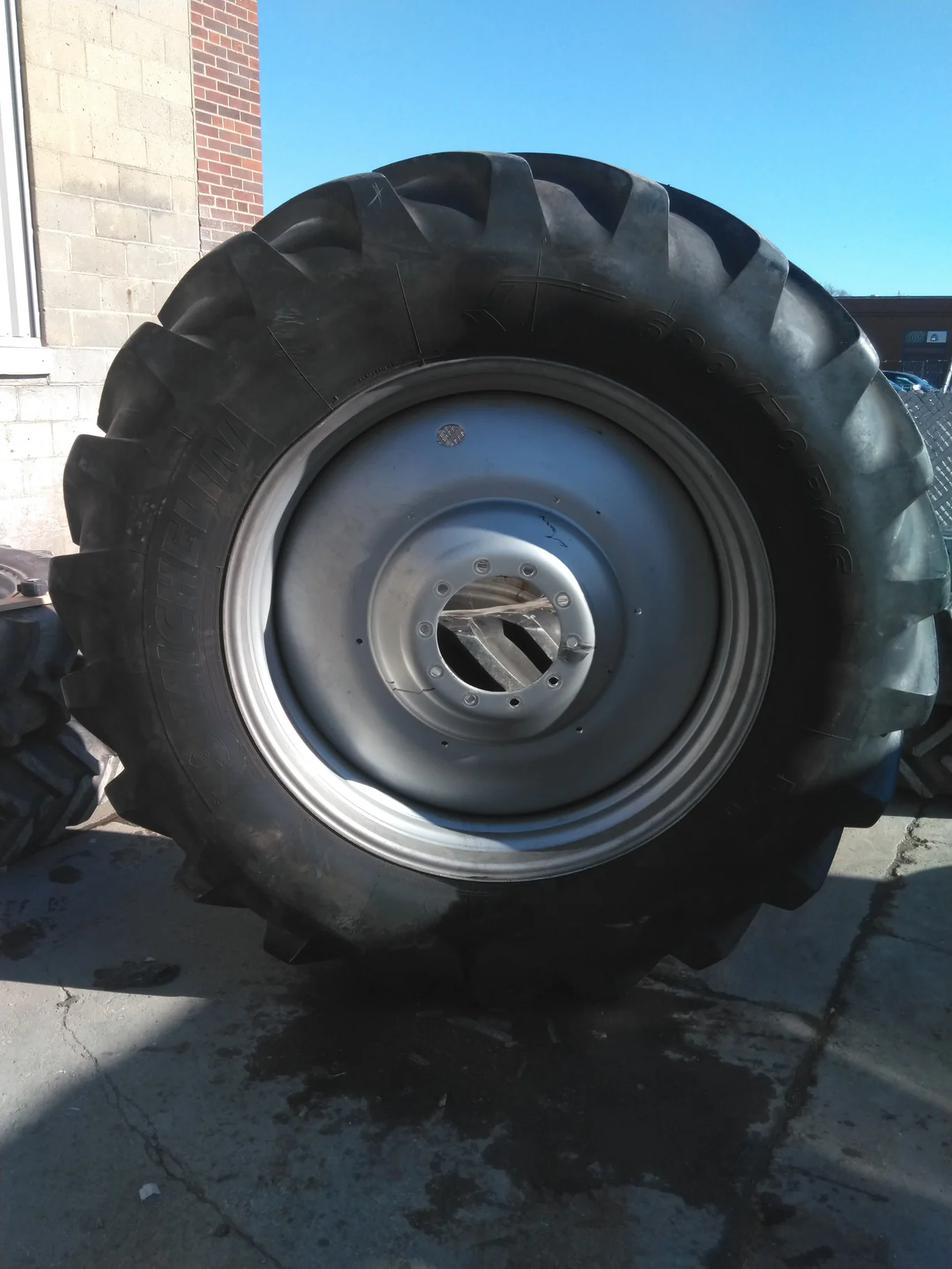 Used 620/70R46 162D Michelin MachXbib TL R-1W 85-90% On 20 x 46 10-13.24-11 Dual Wheel Minor cuts in