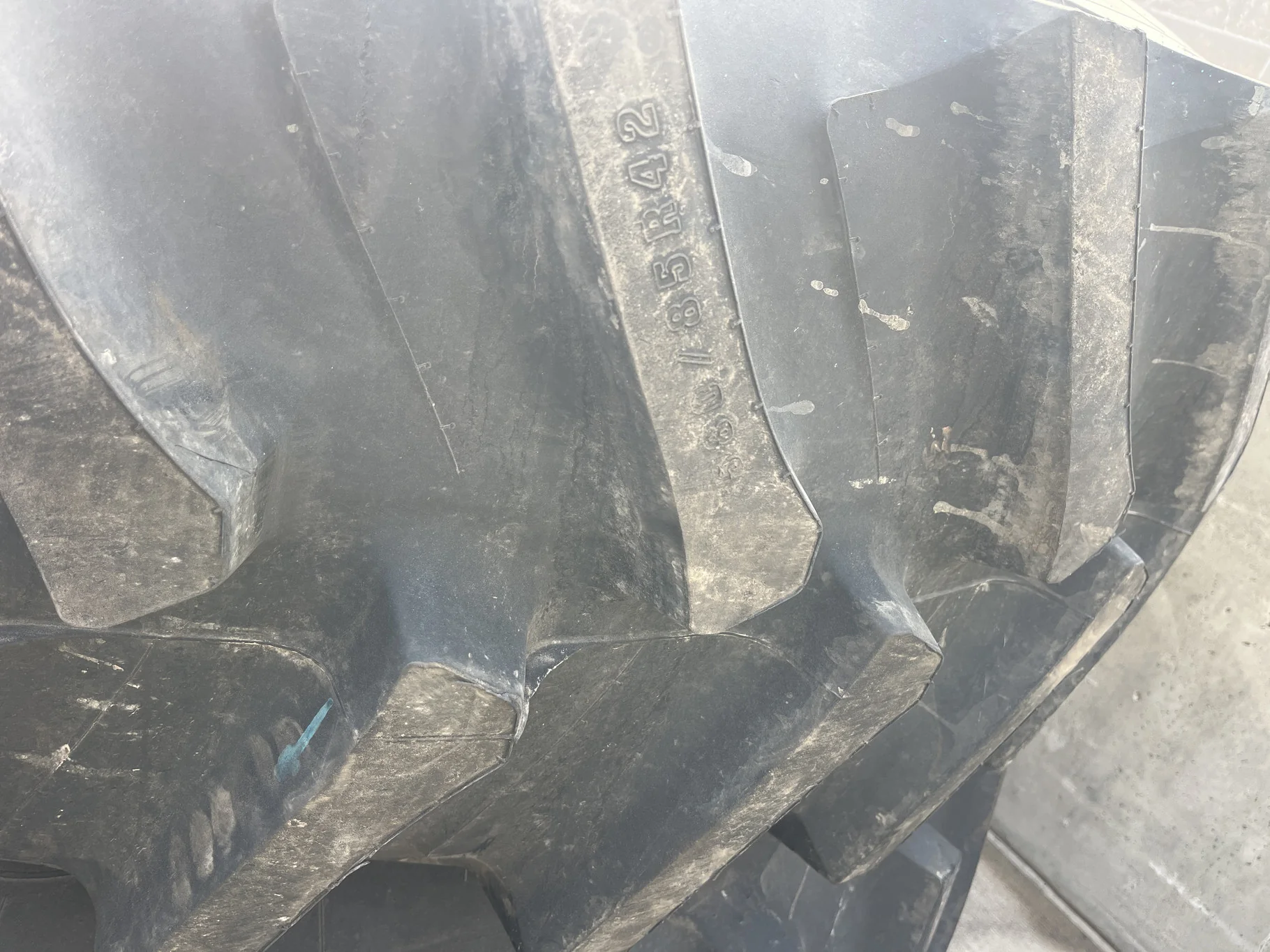 Take-Off VF580/85R42 183B Firestone DT TL R-1W 95-100% On 20 x 42 20-13.19-11.07 -4"BS Titan Silver image 4