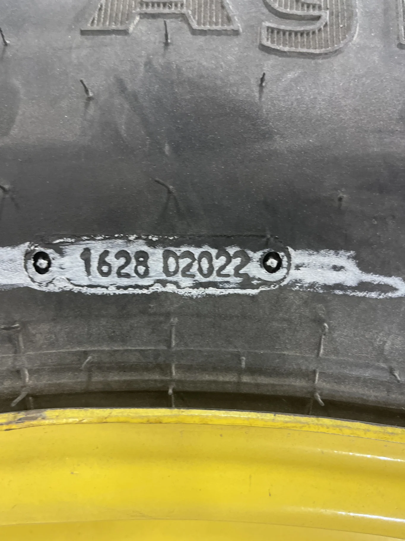 Used 16.9-28 125A8 Galaxy Agritrac 2 TL R-1 90-95% On 15 x 28 8-8-6 4/2 Clamp/Disc
