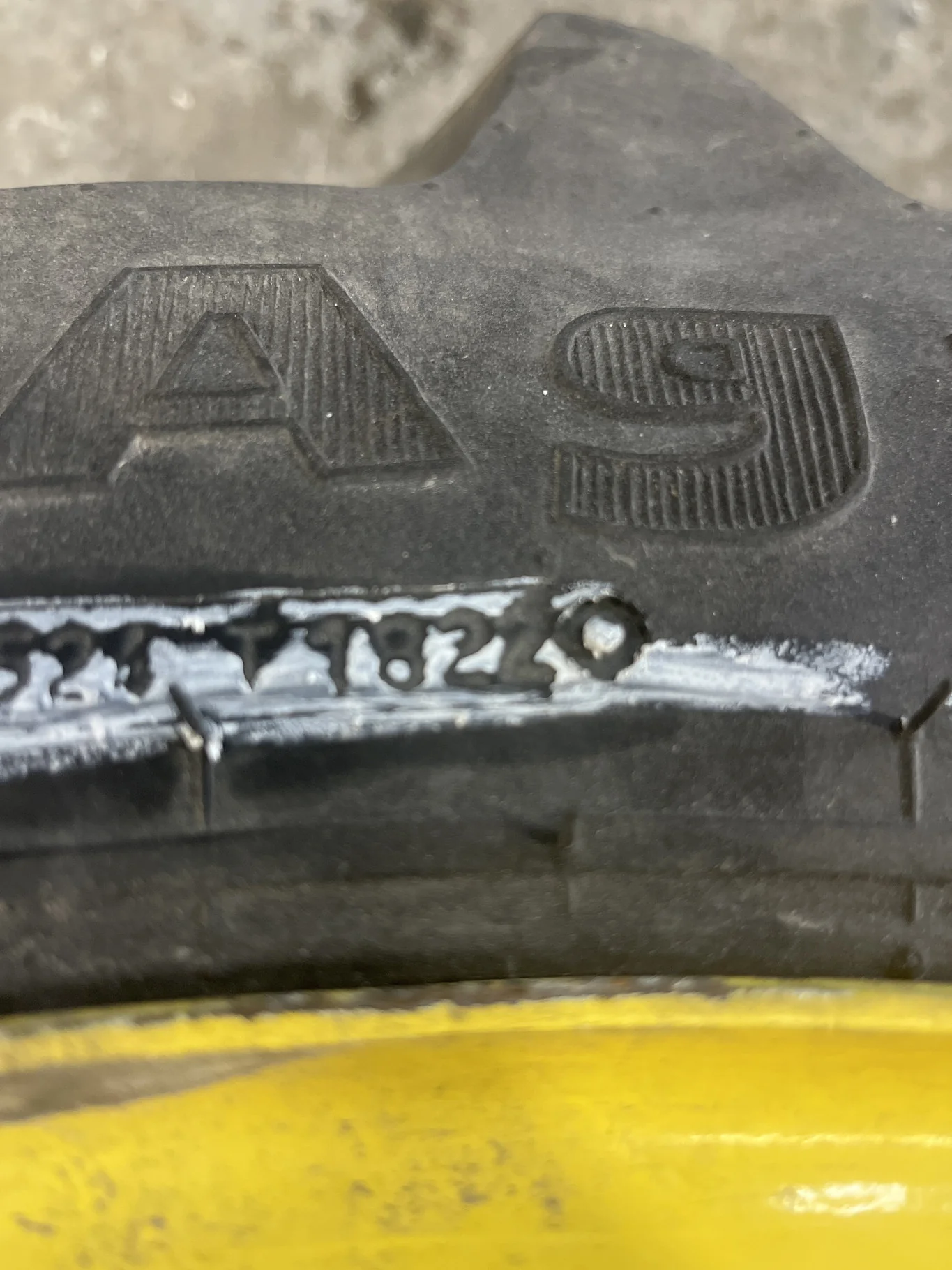 Used 9.5-24 102A8 Galaxy Agritrac 2 TL R-1 80-85% On 8 x 24 8-10.82-8.78 4/2 Clamp/Disc image 4