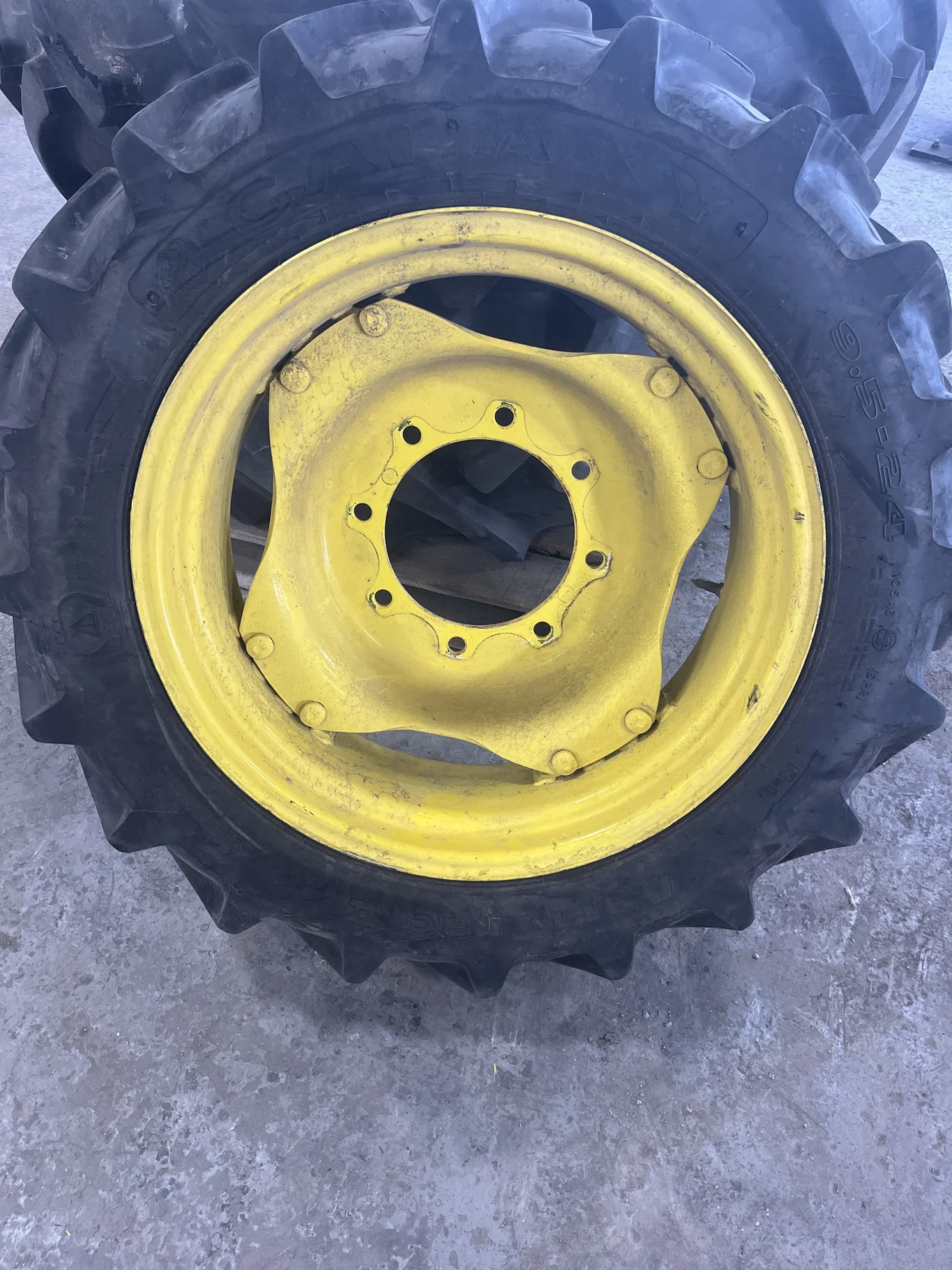 Used 9.5-24 102A8 Galaxy Agritrac 2 TL R-1 80-85% On 8 x 24 8-10.82-8.78 4/2 Clamp/Disc image 5