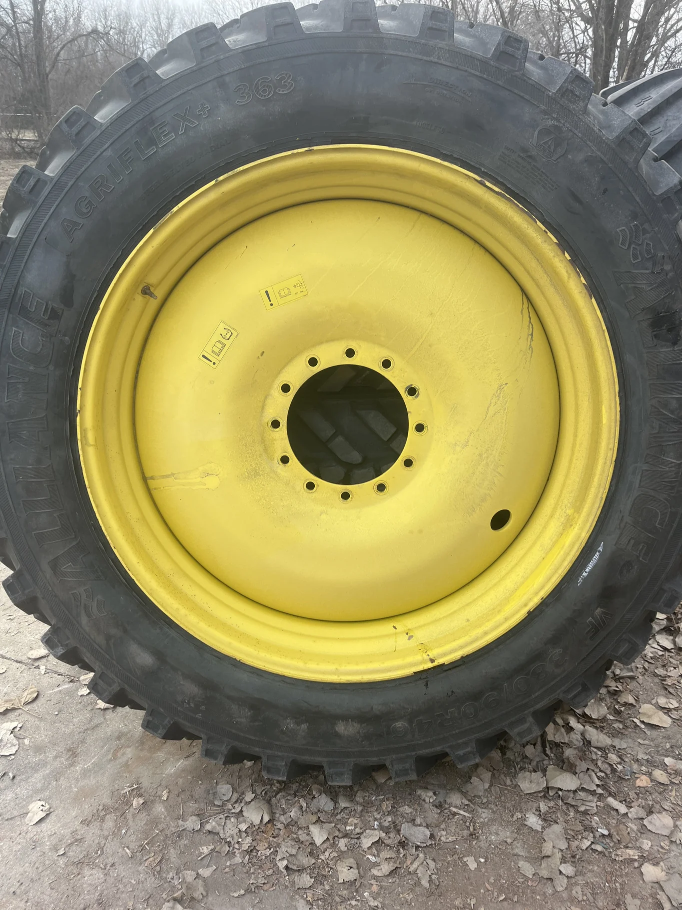 Used VF380/90R46 173D Alliance Agriflex 363 TL R-1 80-85% On 13 x 46 12-13.976-11.857-1 9" BS Titan