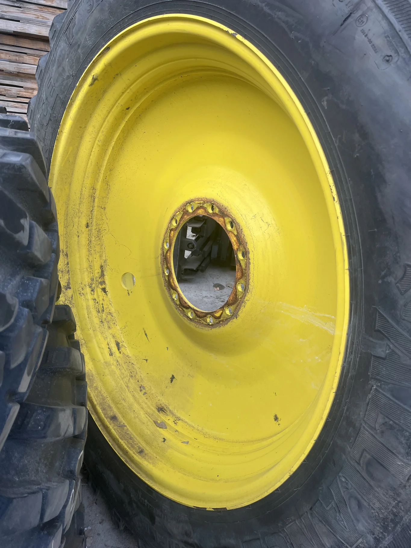 Used VF380/90R46 173D Alliance Agriflex 363 TL R-1 80-85% On 13 x 46 12-13.976-11.857-1 9" BS Titan image 2