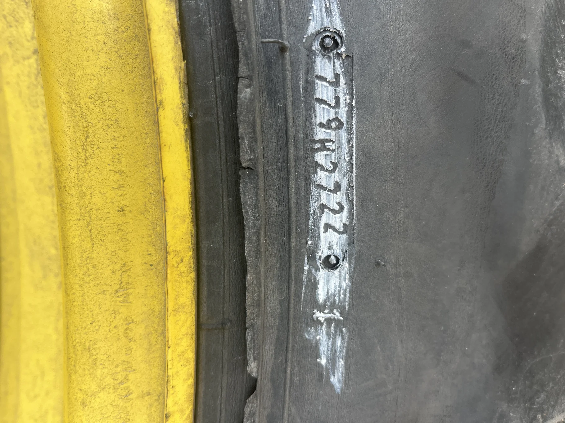 Used VF380/90R46 173D Alliance Agriflex 363 TL R-1 80-85% On 13 x 46 12-13.976-11.857-1 9" BS Titan image 4