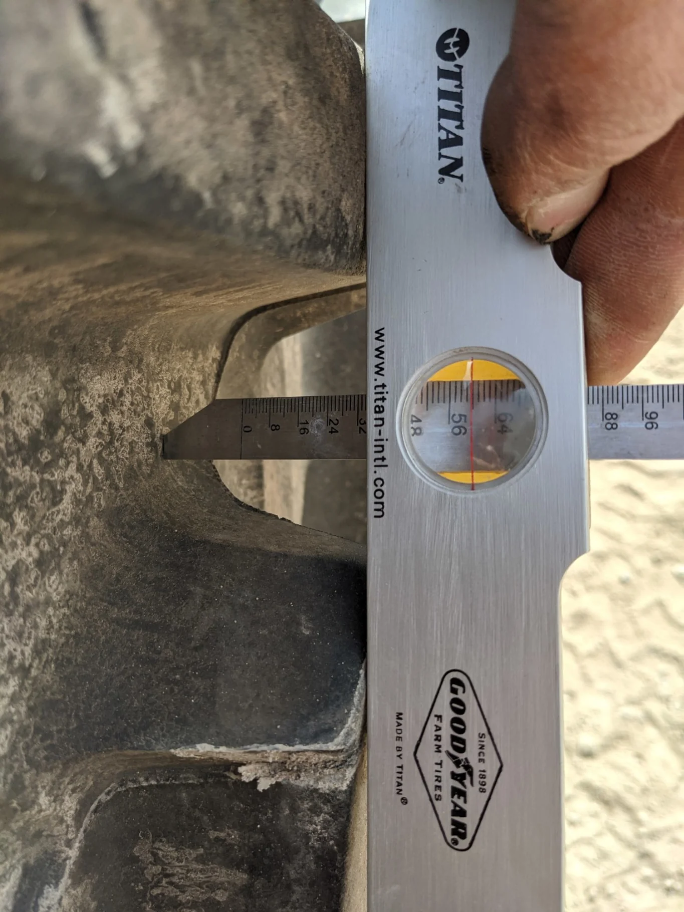 Used 90% 480/95R50 Michelin Agribib R-1W 164A8 on a 15 x 50 NH White 10 Bolt Dual image 5