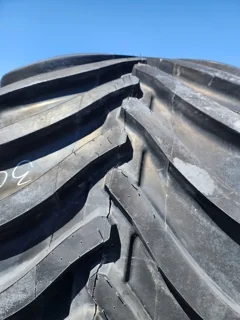 Used LSW 1400/30R46 201D Goodyear Optitrac 98% on 50 x 46 12-32-30 JD Yellow wheel image 6