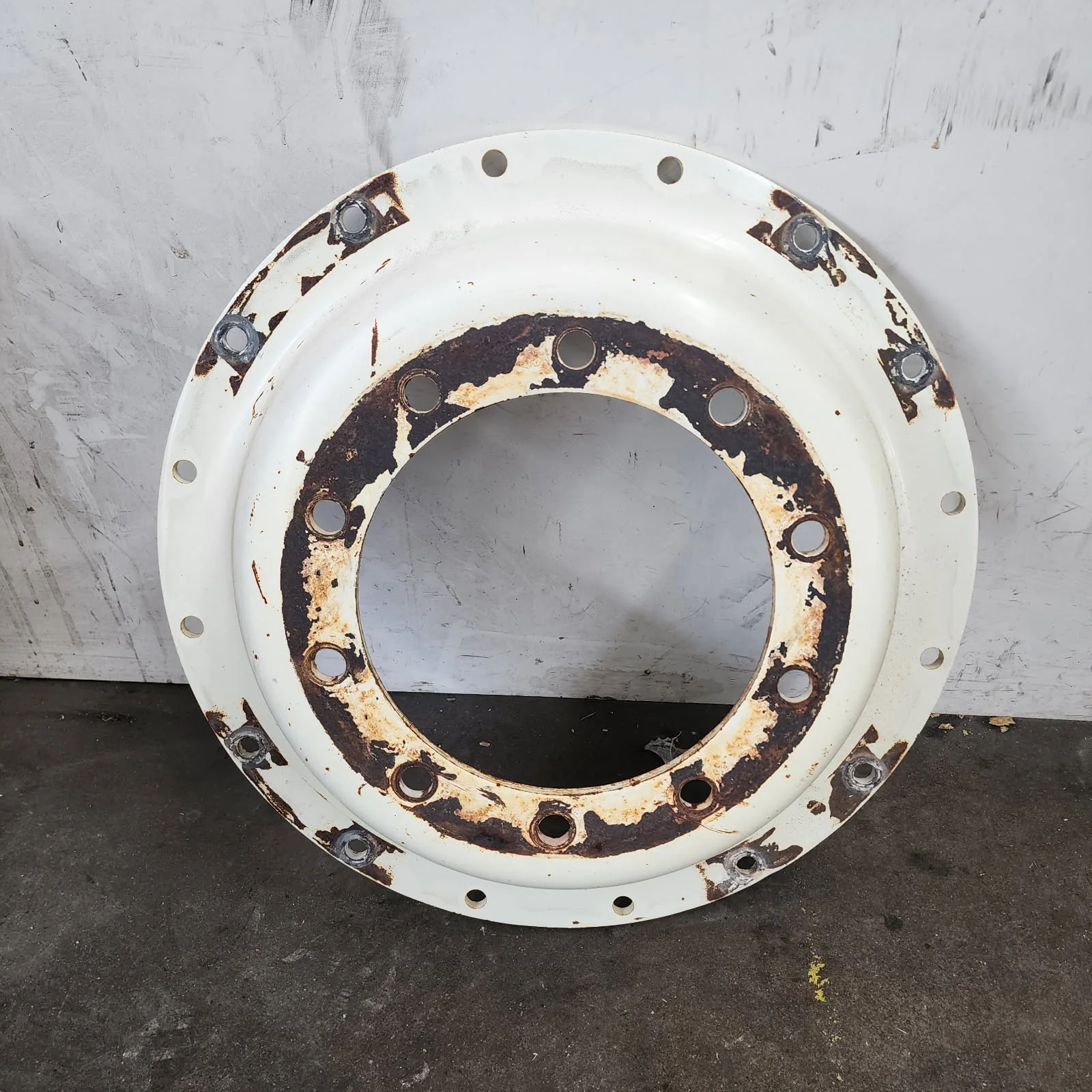 Used Disc 28/30" 10-13.189-11.077 4"OFF (.846") New Holland White image 4