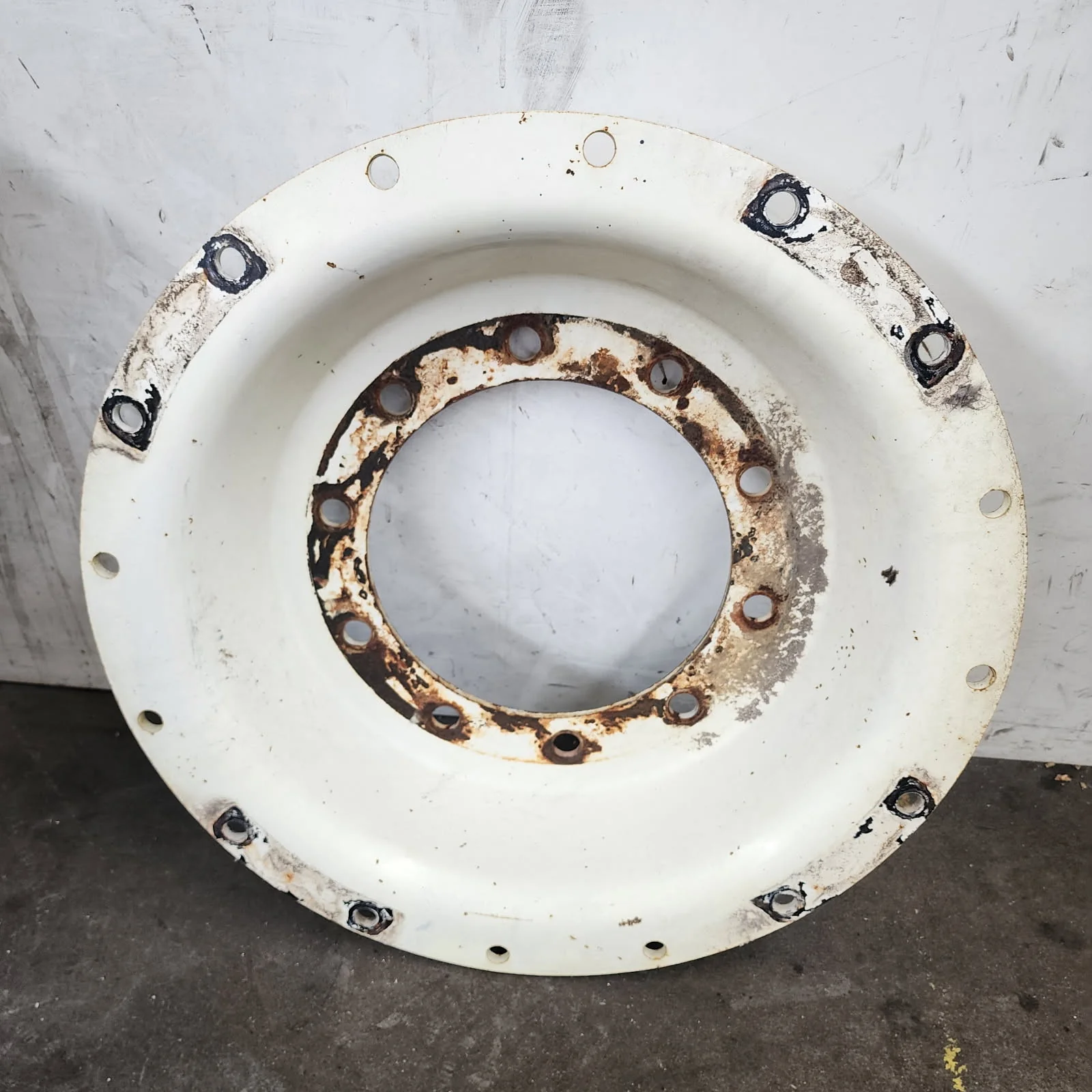 Used Disc 28/30" 10-13.189-11.077 4"OFF (.846") New Holland White image 5