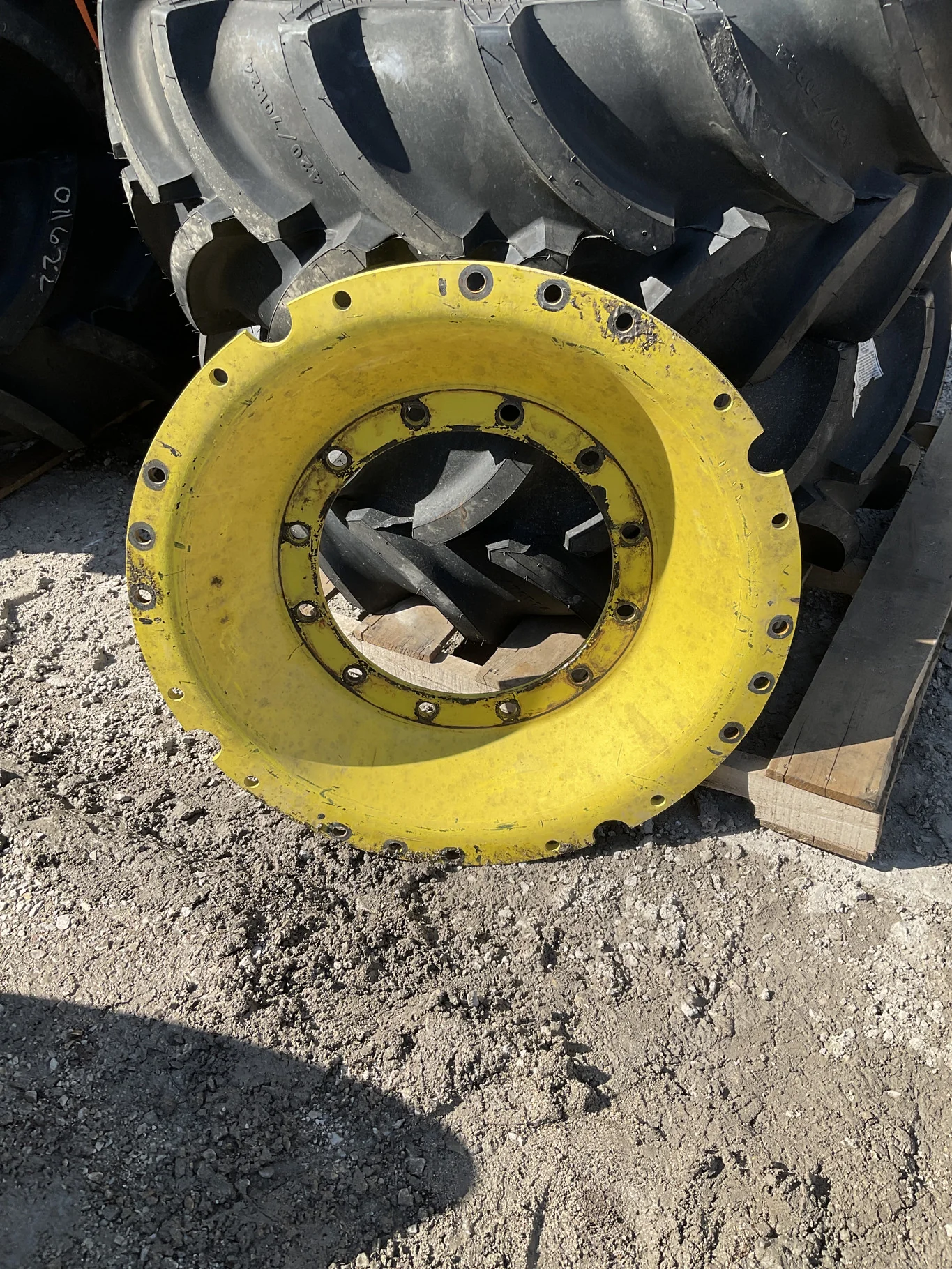 Used Disc 34" John Deere Yellow 12 Bolt(Inner: 1"-Outter:0.75")12-16.732-14.620 4"Offset Convex Disc