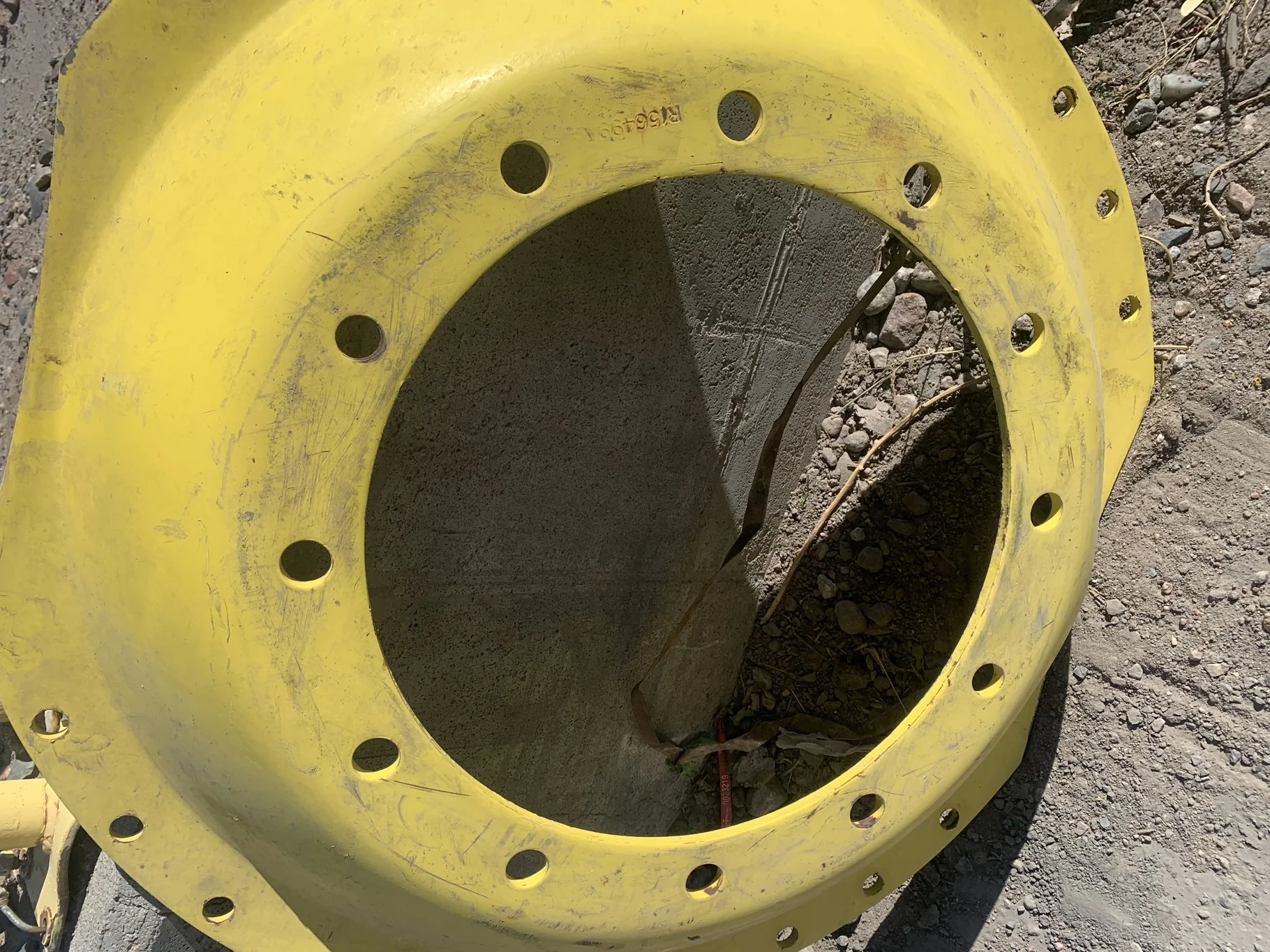 USED DISC 34" JD Yellow 12-16-15 Faded Paint/Rust Spots/Paint Scratches image 2