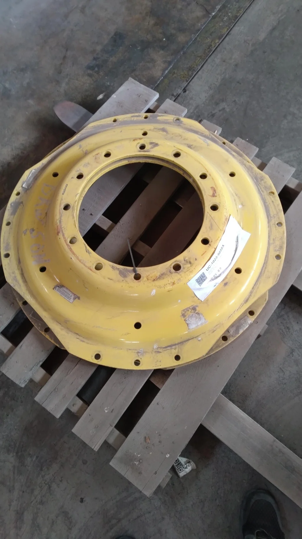 USED DISC 38" JD Yellow 12 Bolt (.875) Waffle Center (12-16.5-14.5) (Rust Spots; Paint Scratches) image 3