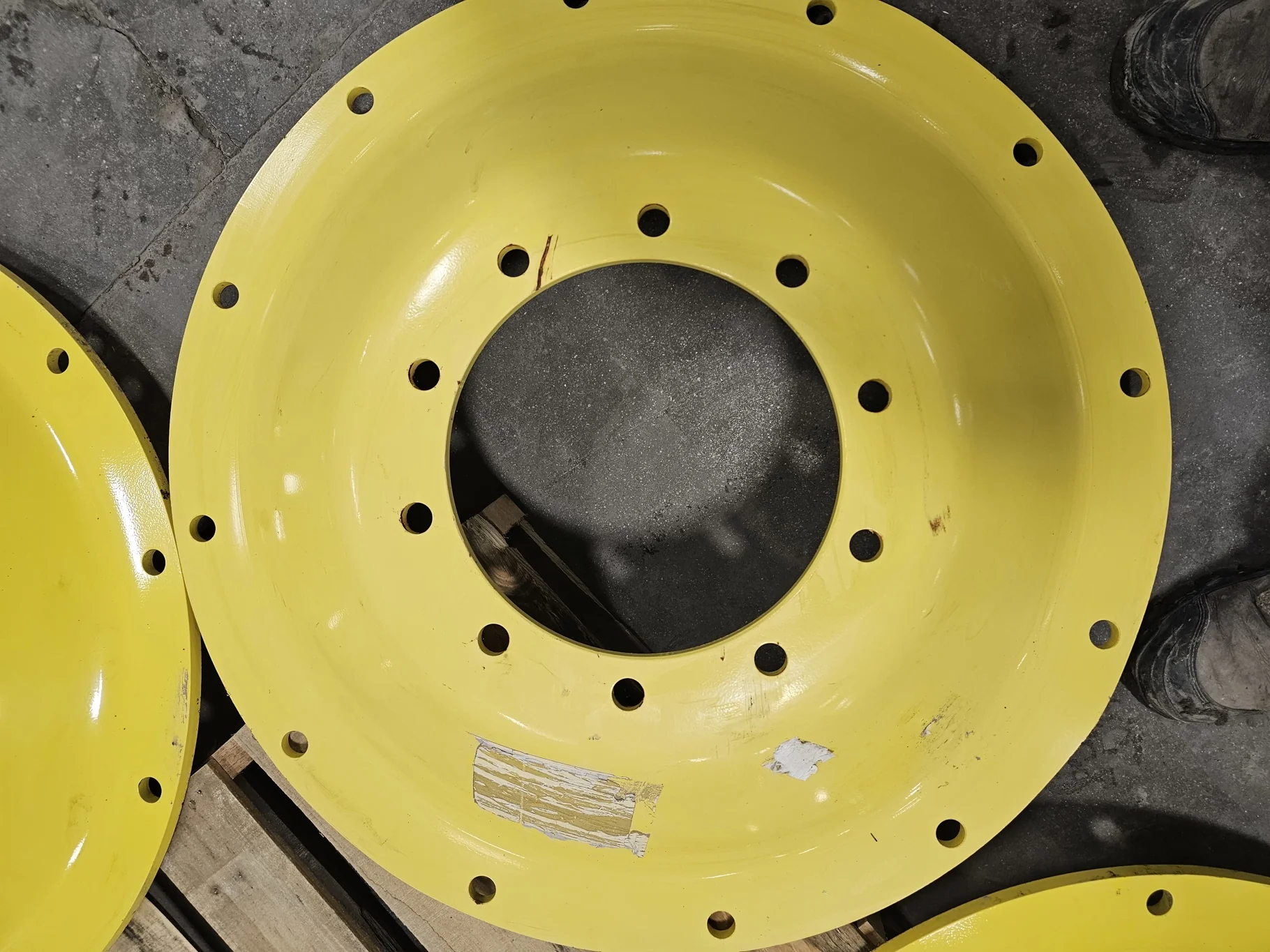 Used Disc 34" 10-13.189-11.090 JD Yellow Stub Disc image 2