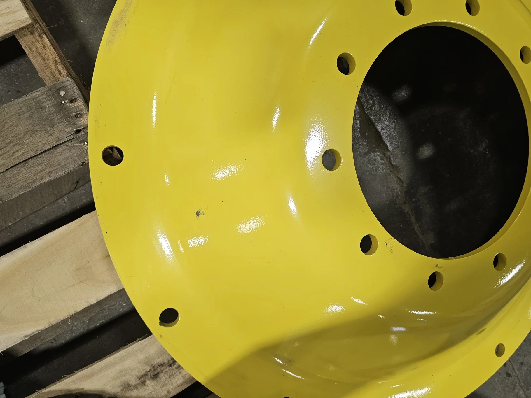 Used Disc 34" 10-13.189-11.090 JD Yellow Stub Disc image 3