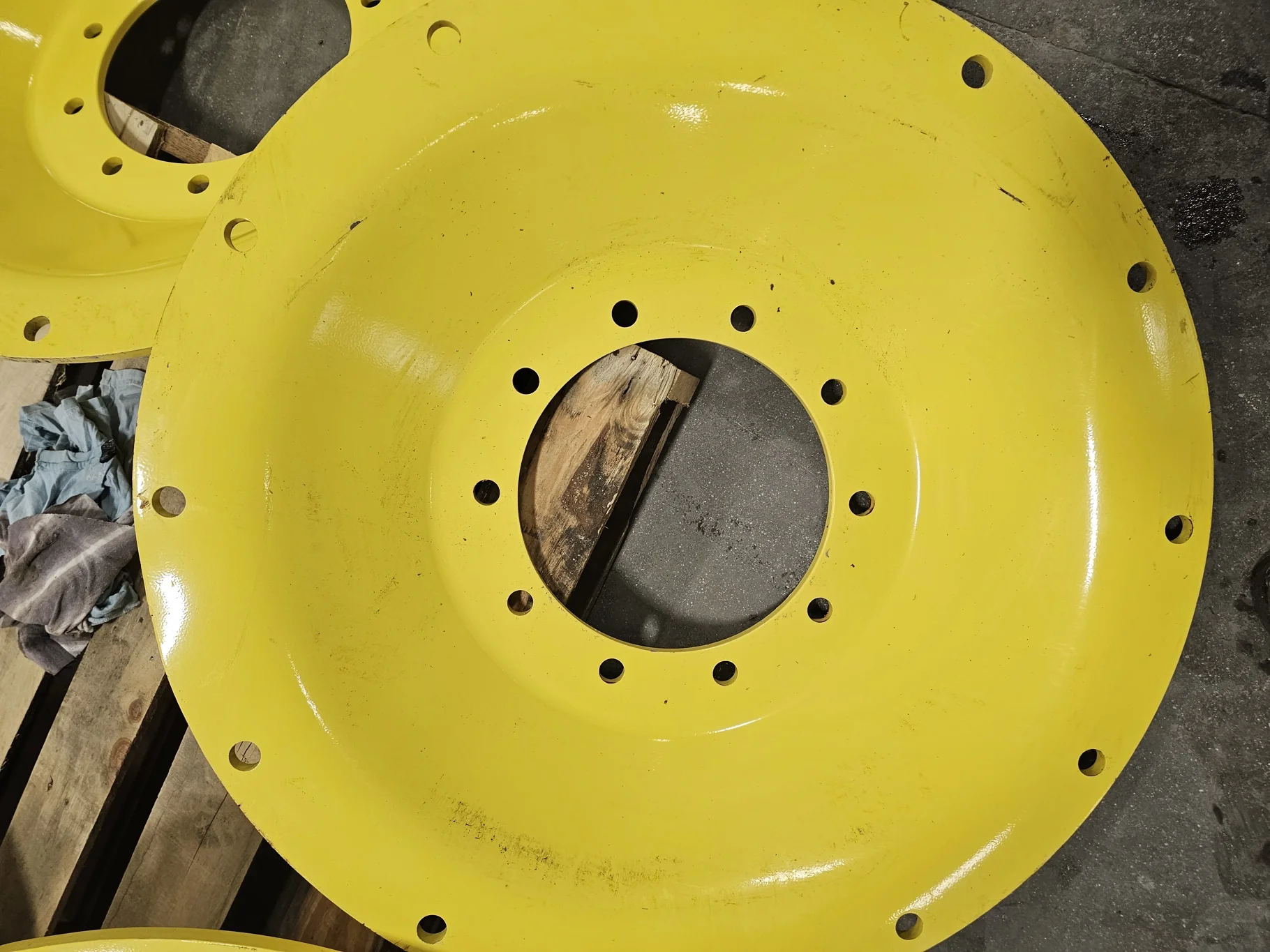 Used Disc 34" 10-13.189-11.090 JD Yellow Stub Disc image 8