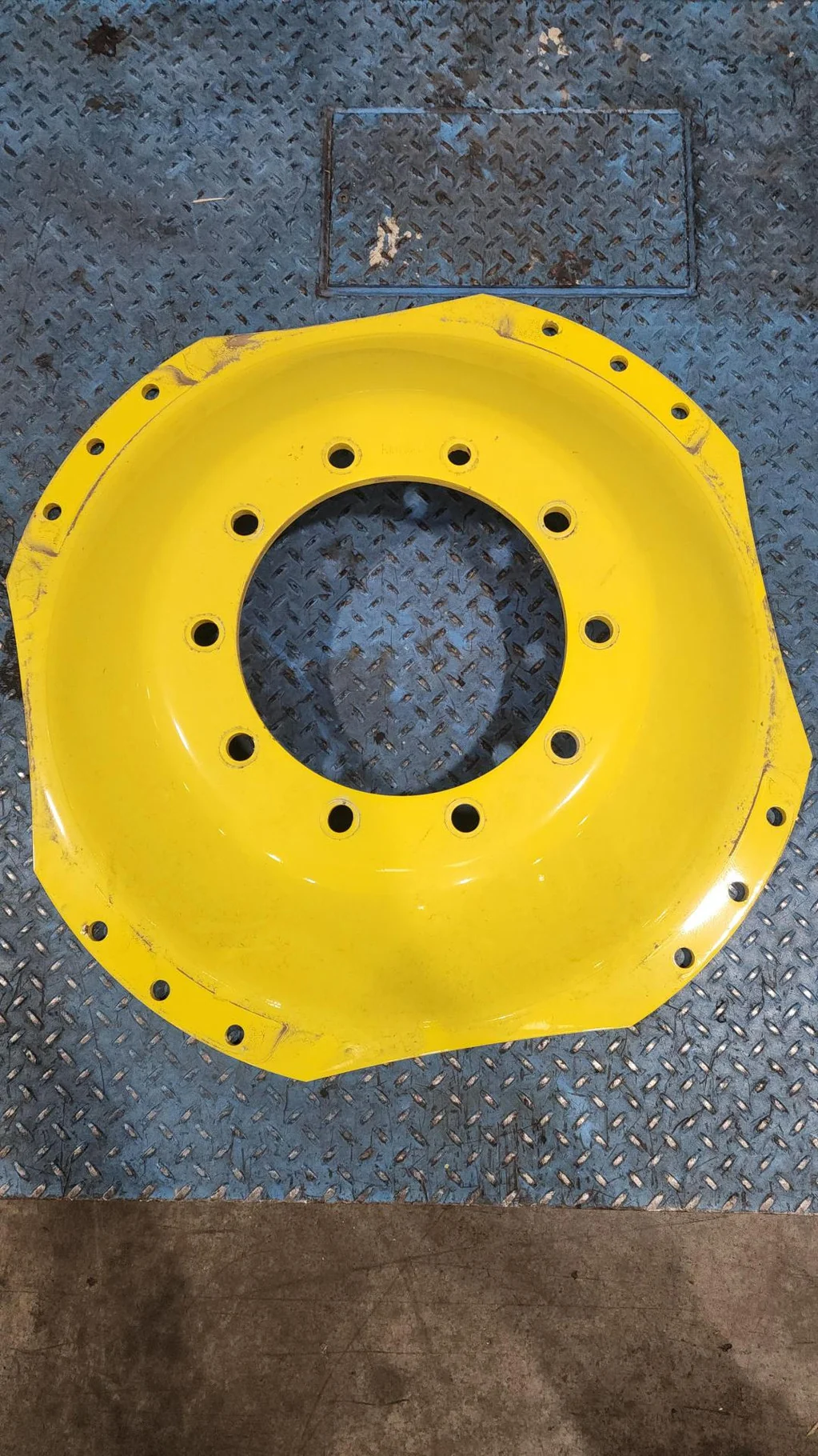 Used Disc 28/30" 10-13.19-11.07 Waffle 3 Bolt Yellow image 2