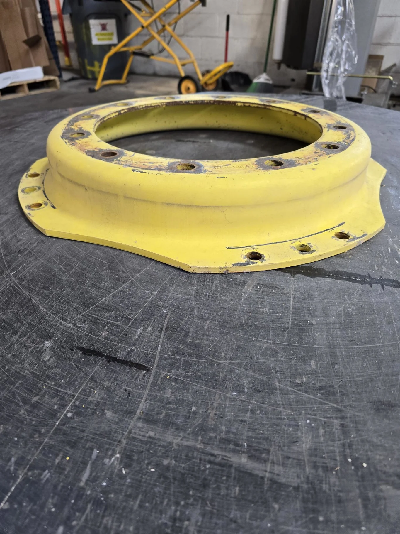 Used 25" Disc Titan 12 Bolt Yellow image 2