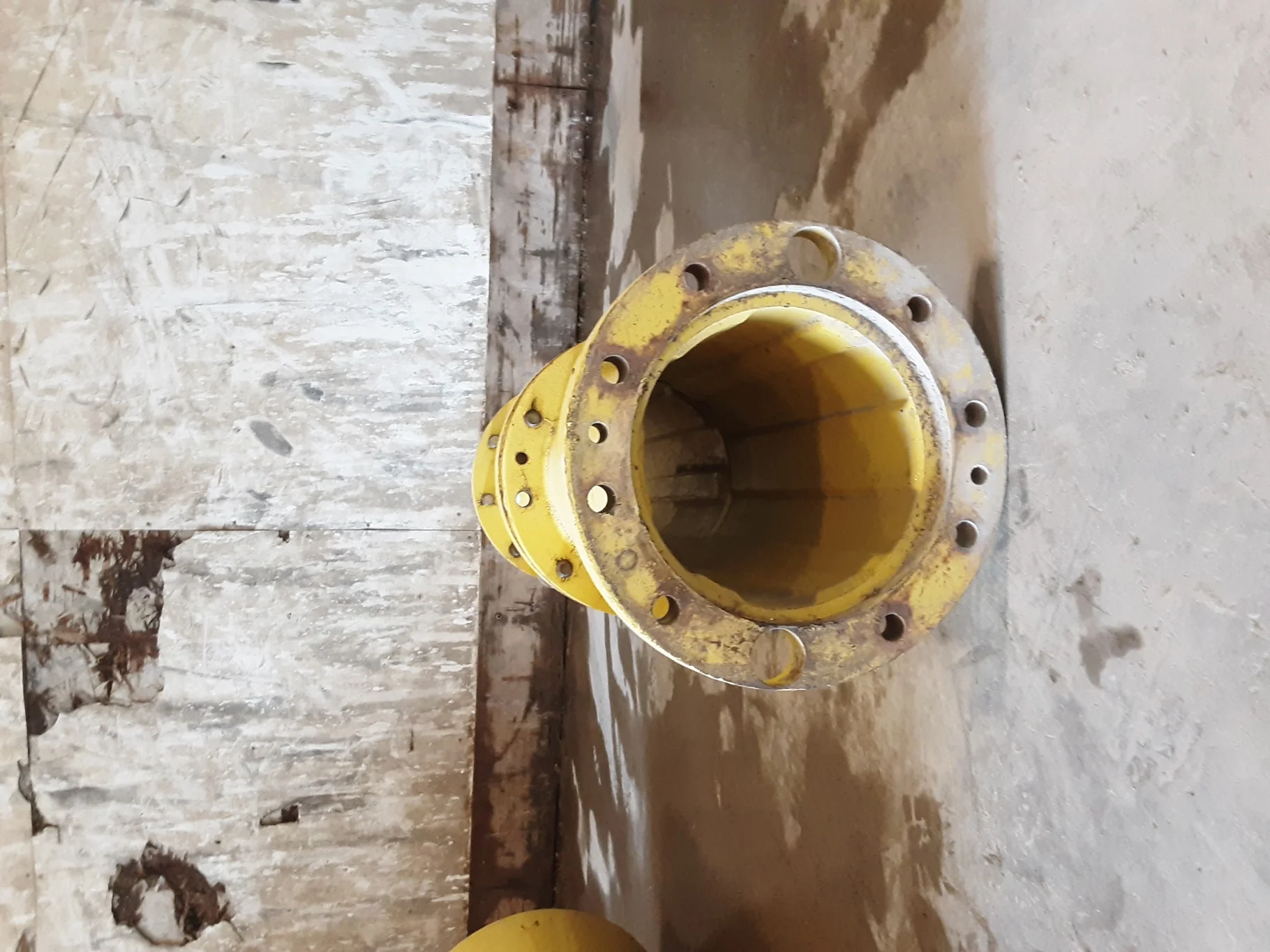 Used 21" Extension John Deere Yellow Front Dual 10 Bolt (with Hardware) image 2