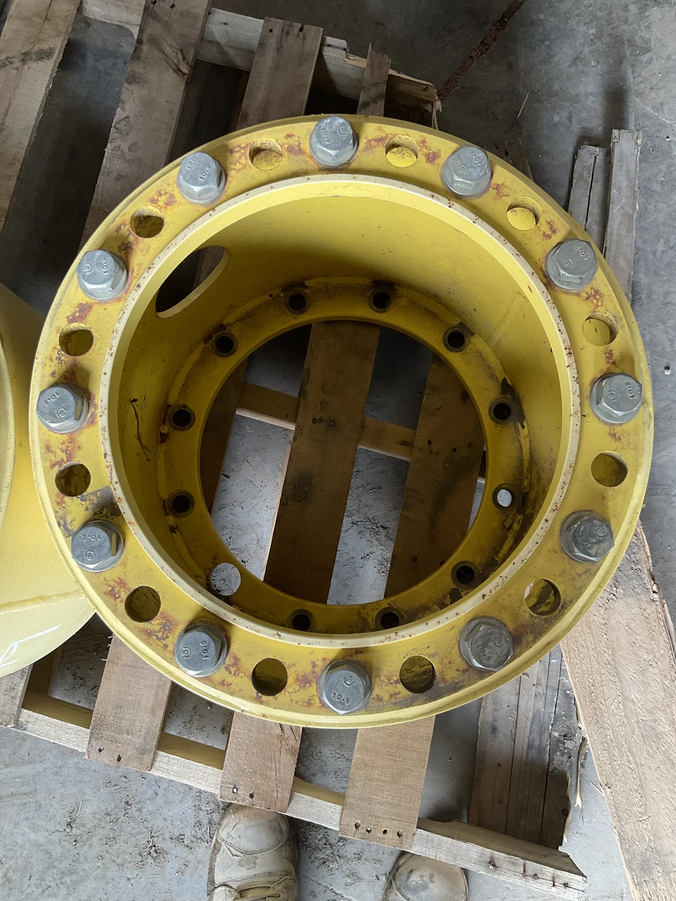 Used 15.5" FWD EXT 12-16.732-14.62 (20MM HDW) YELLOW