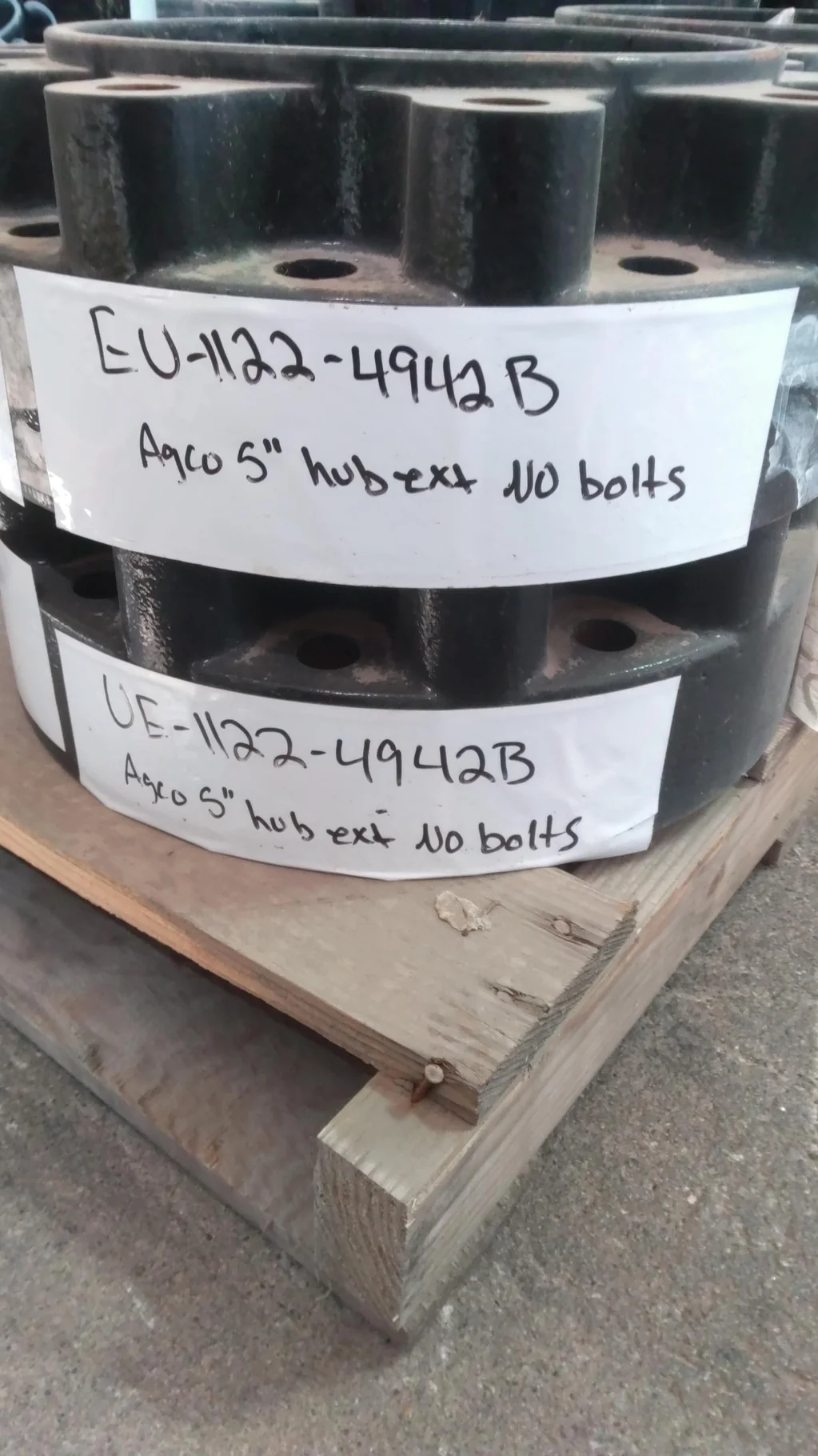 Used 5" Extension Hub (10-13.189-11.07) W/Hdw for Agco OE Hub/  _x000D_ image 4
