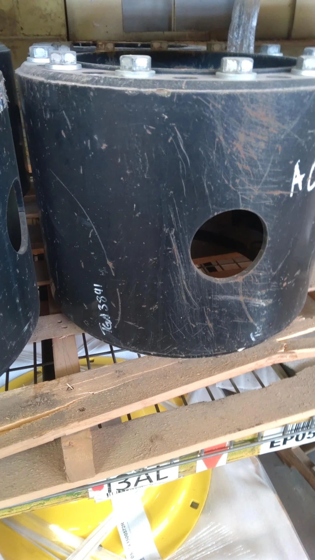 Used 12" EXTENSION HUB 8 Bolt ASSEMBLY JD  w/HDW (BLACK) (14.00" DIAMETER PIPE & M18-2.5P