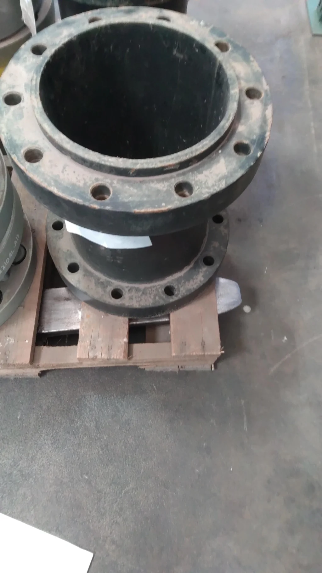 Used 15" Extension CIH Black Hub (out with 710/70R38 goodyear assemblies)