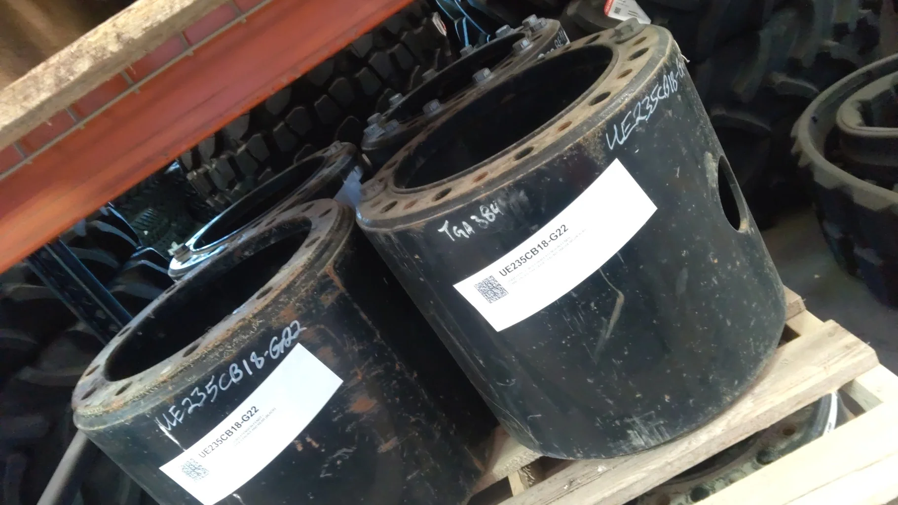 USED 17.75" EXTENSION 12-BOLT HUB FENDT / CHALLENGER 1000 SERIES FRONT AND REAR (BLACK) image 3