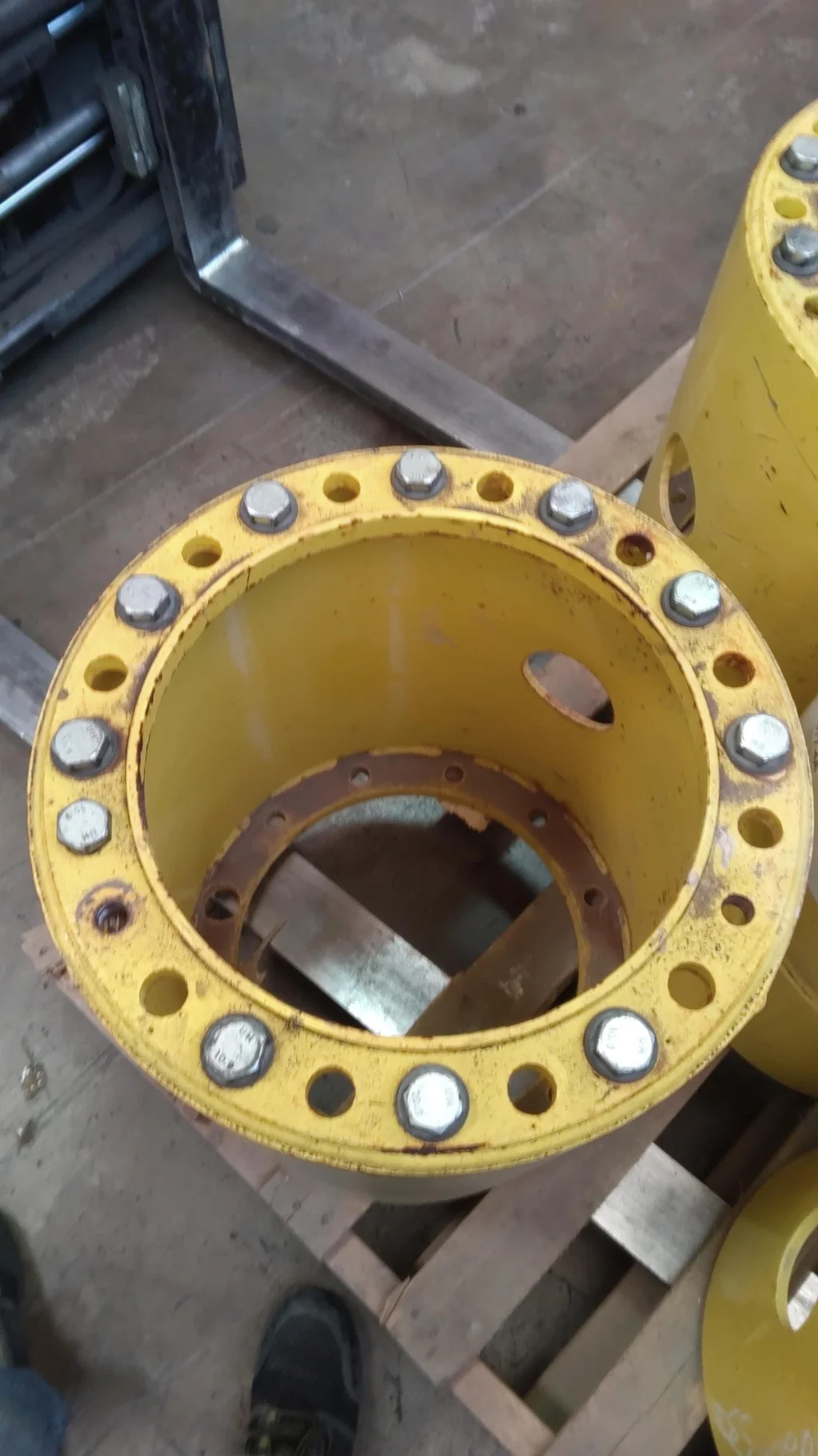 Used 21.50" Extension JD 12 Bolt Front Dual (with Hardware) image 3