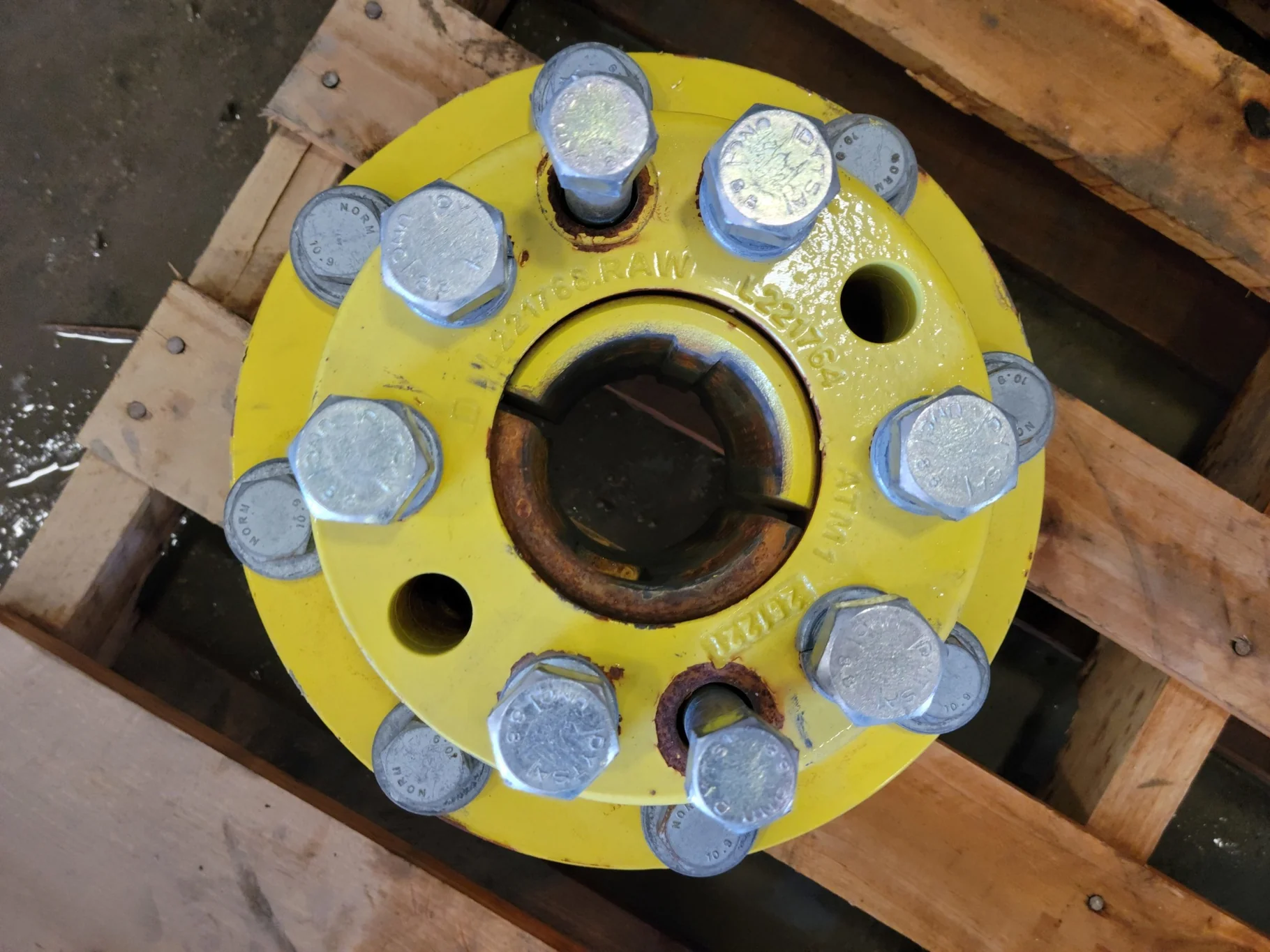 Used Hub John Deere Yellow 8 Bolt (78 mm/3 1/8" axle)