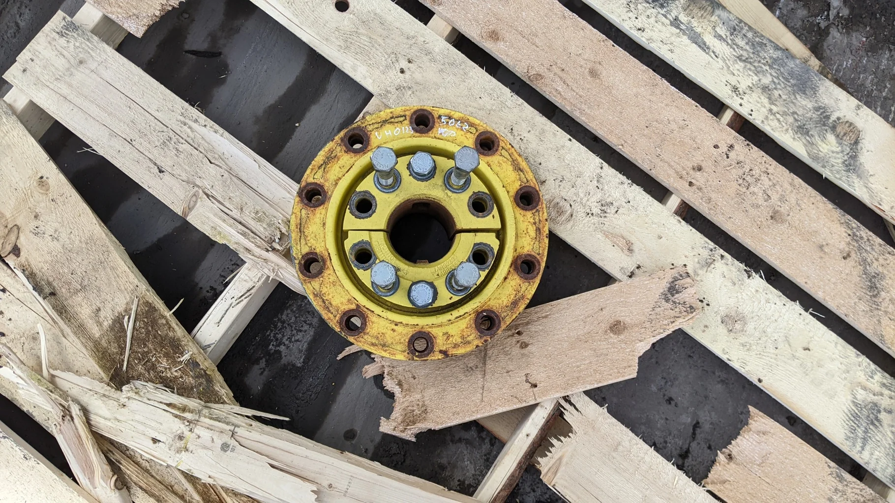 Used Hub JD 4" 10 Bolt w/ Hardware