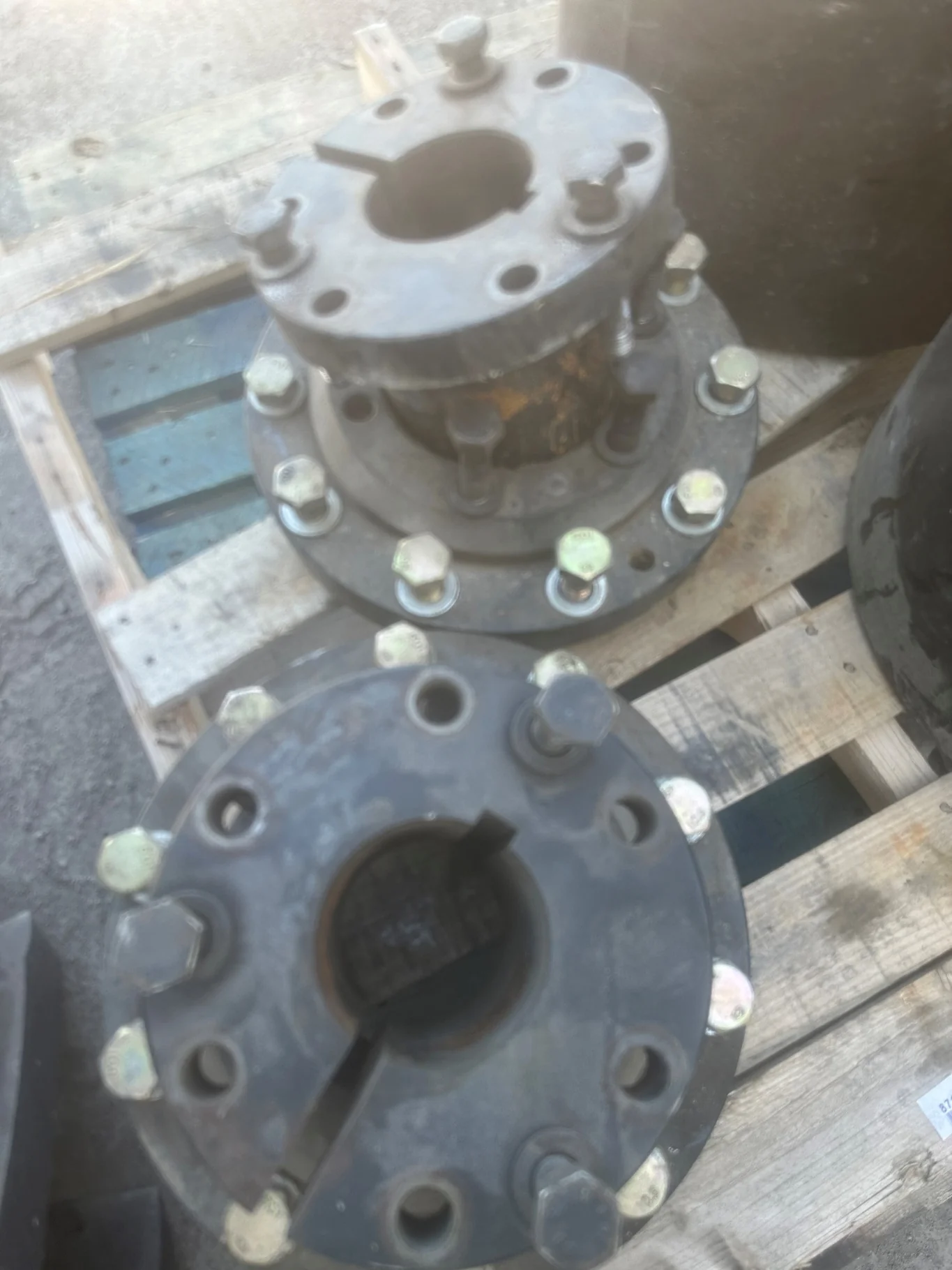 Used Hub Case 4" 10 Bolt w/ Hardware