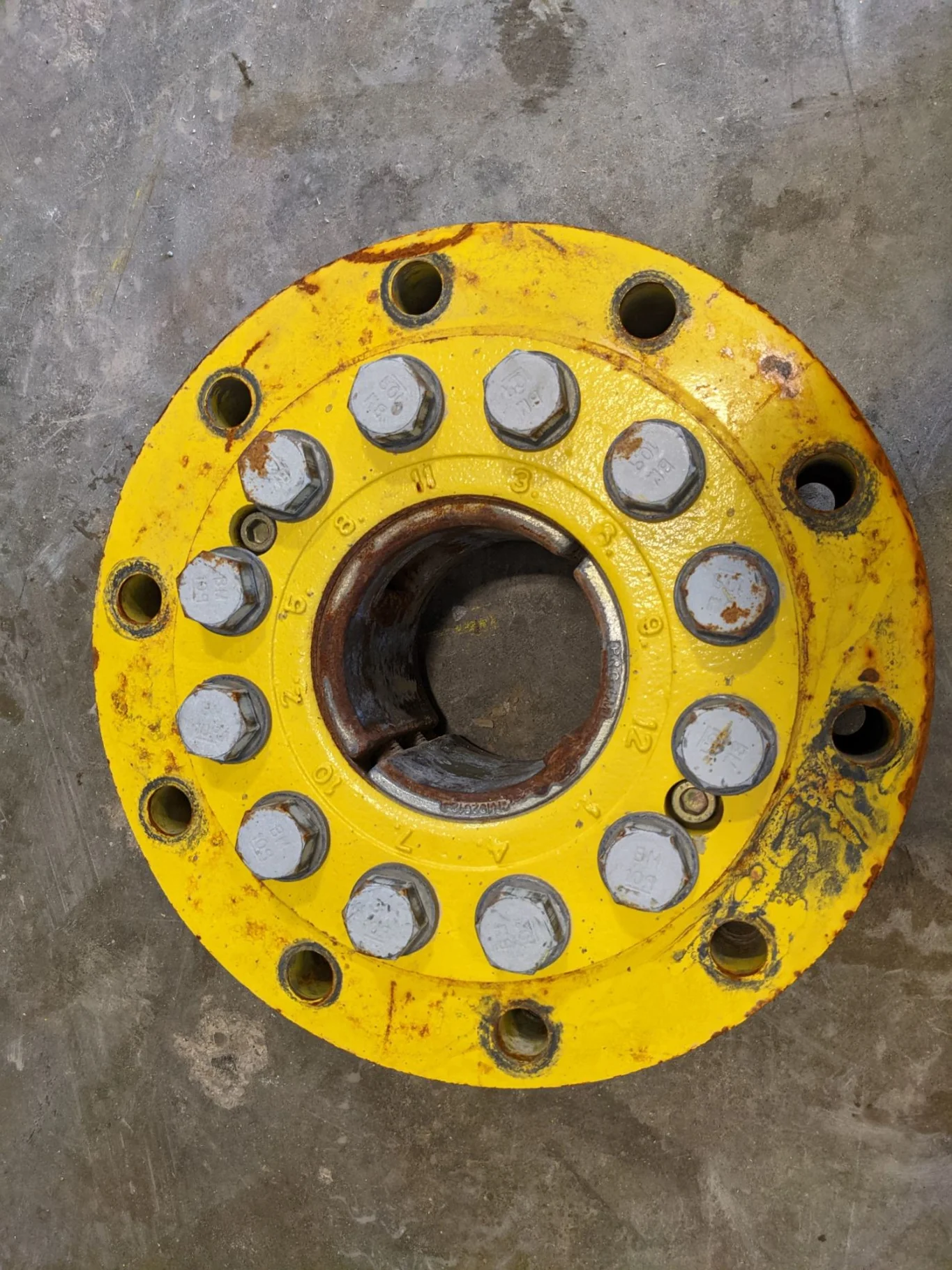 Used Hub John Deere  Yellow 120mm 10 Bolt image 3