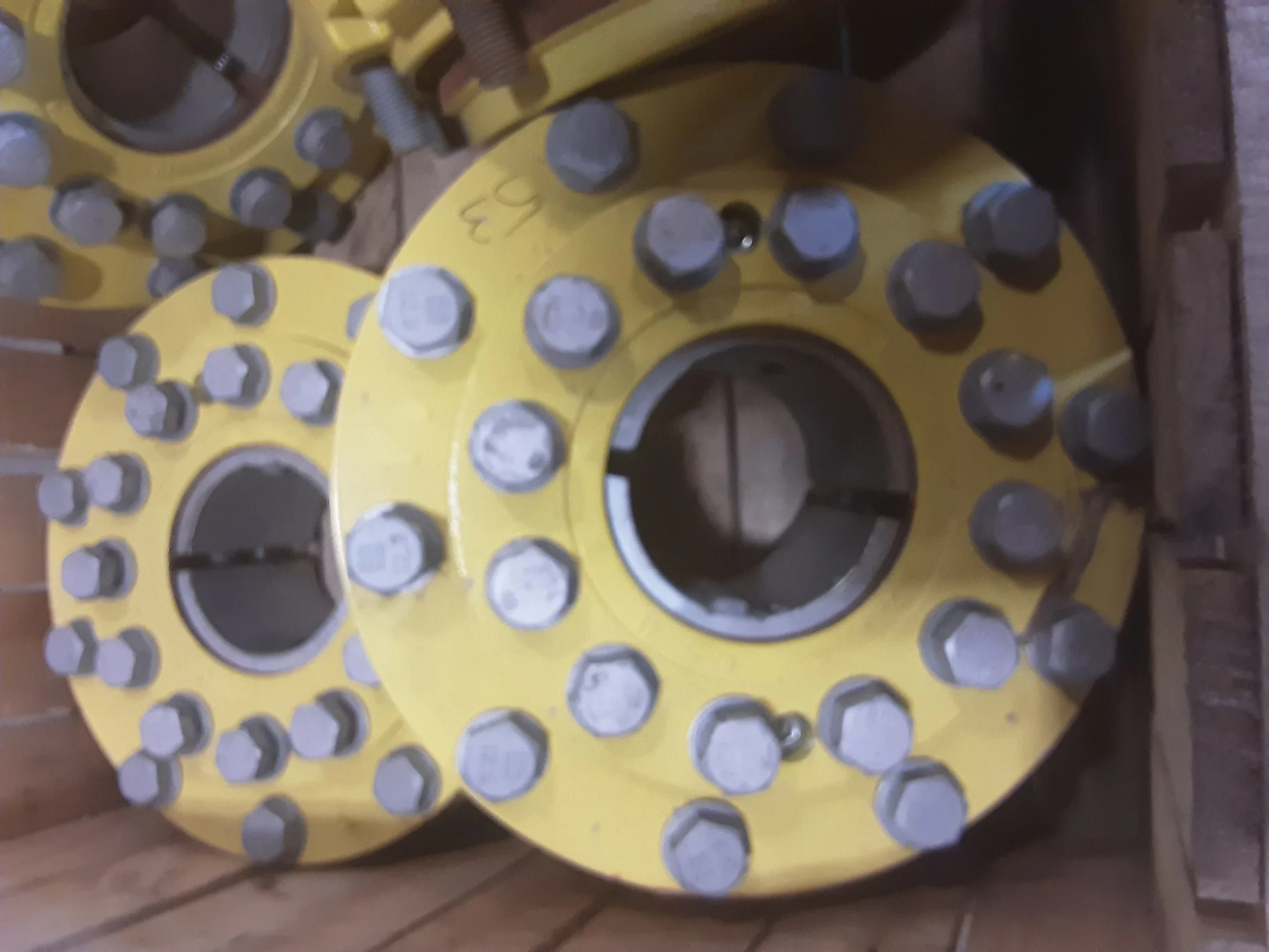 Used Hub JD Yellow 10 Bolt 120 mm image 2
