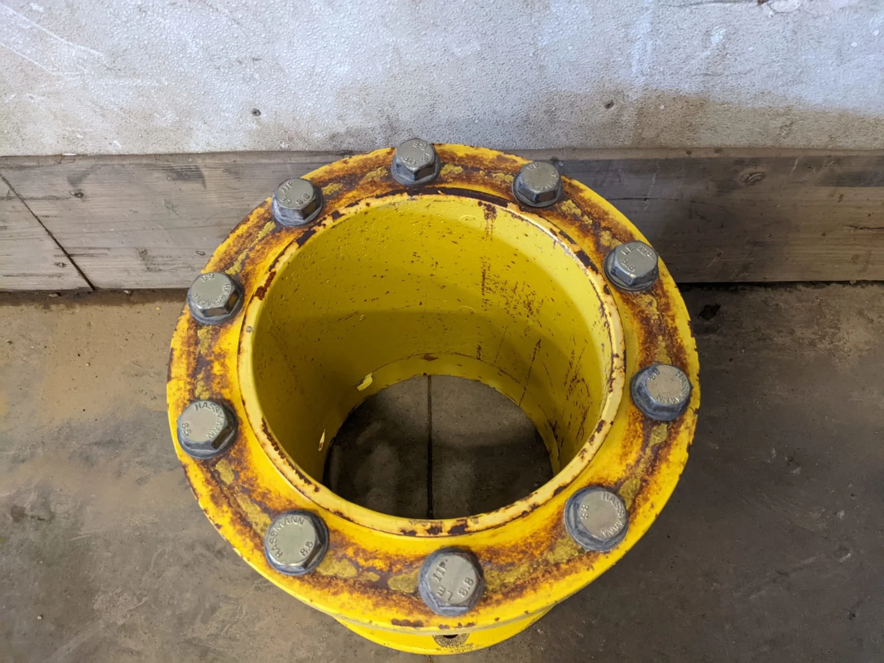 Used 15" Extension JD 10 Bolt Hub with Hardware image 2