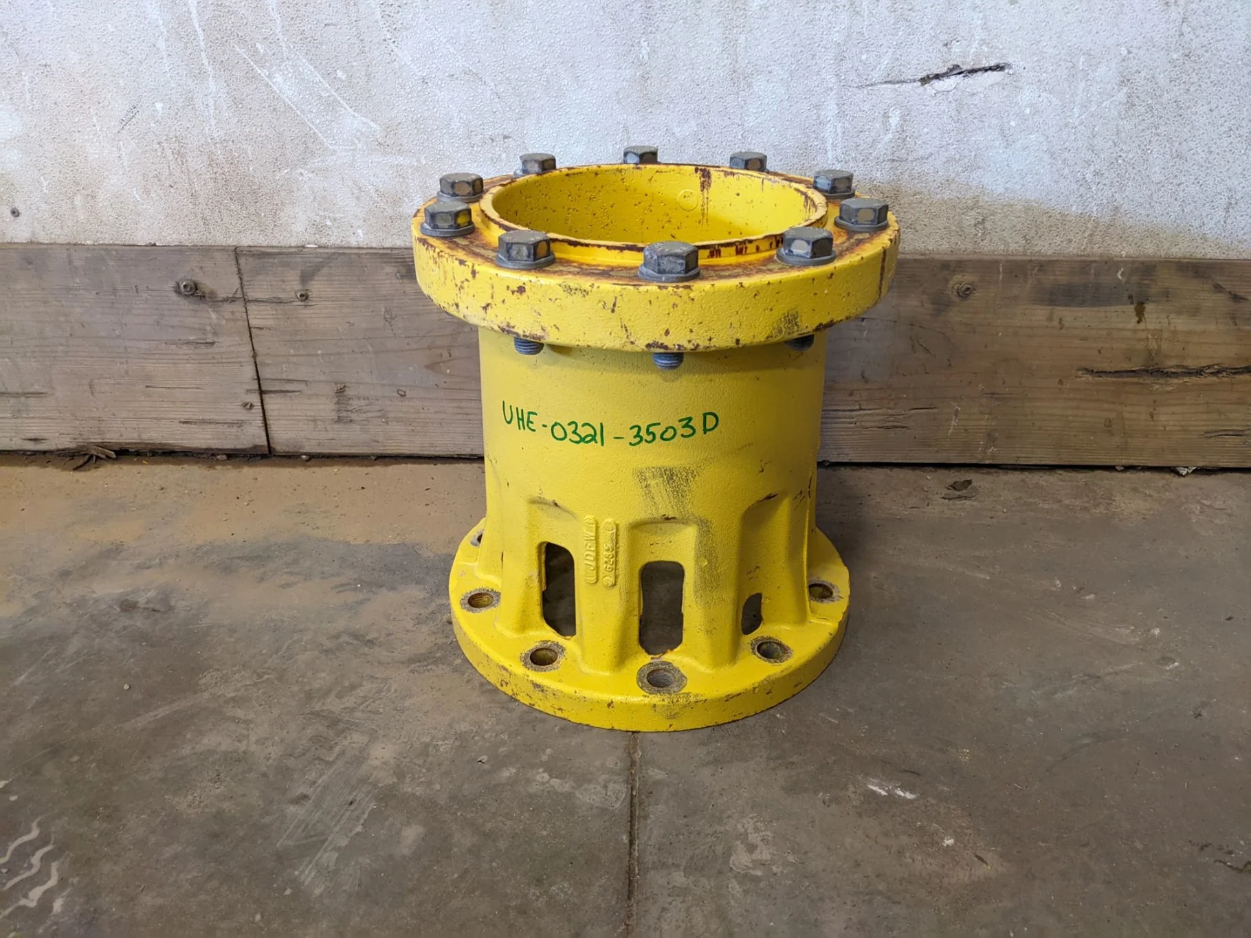 Used 15" Extension JD 10 Bolt Hub with Hardware image 3
