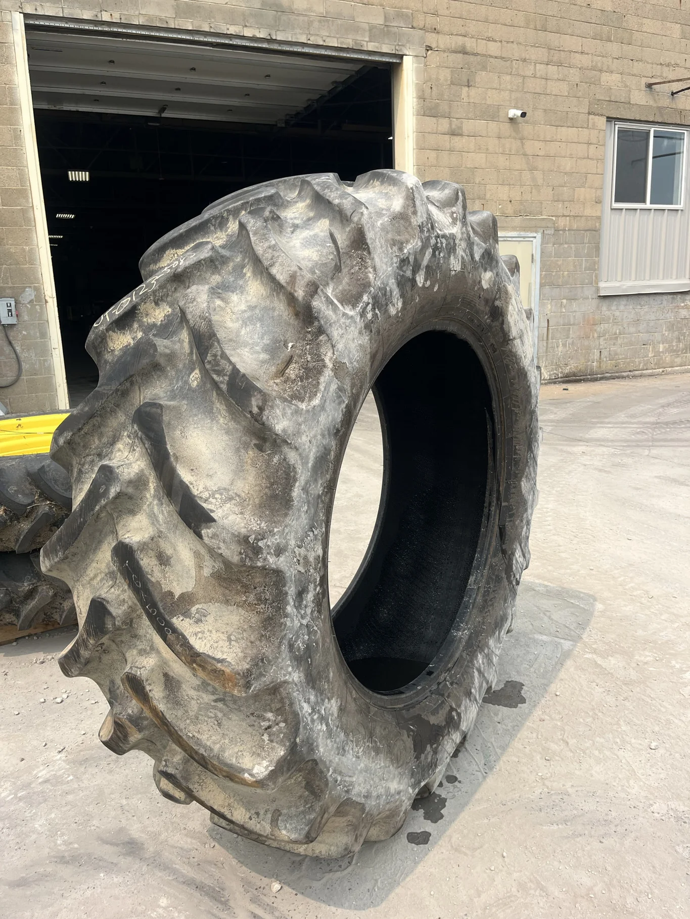 Used 620/70R42 160B Firestone Radial All Traction Deep Tread R-1W TL 85% image 3