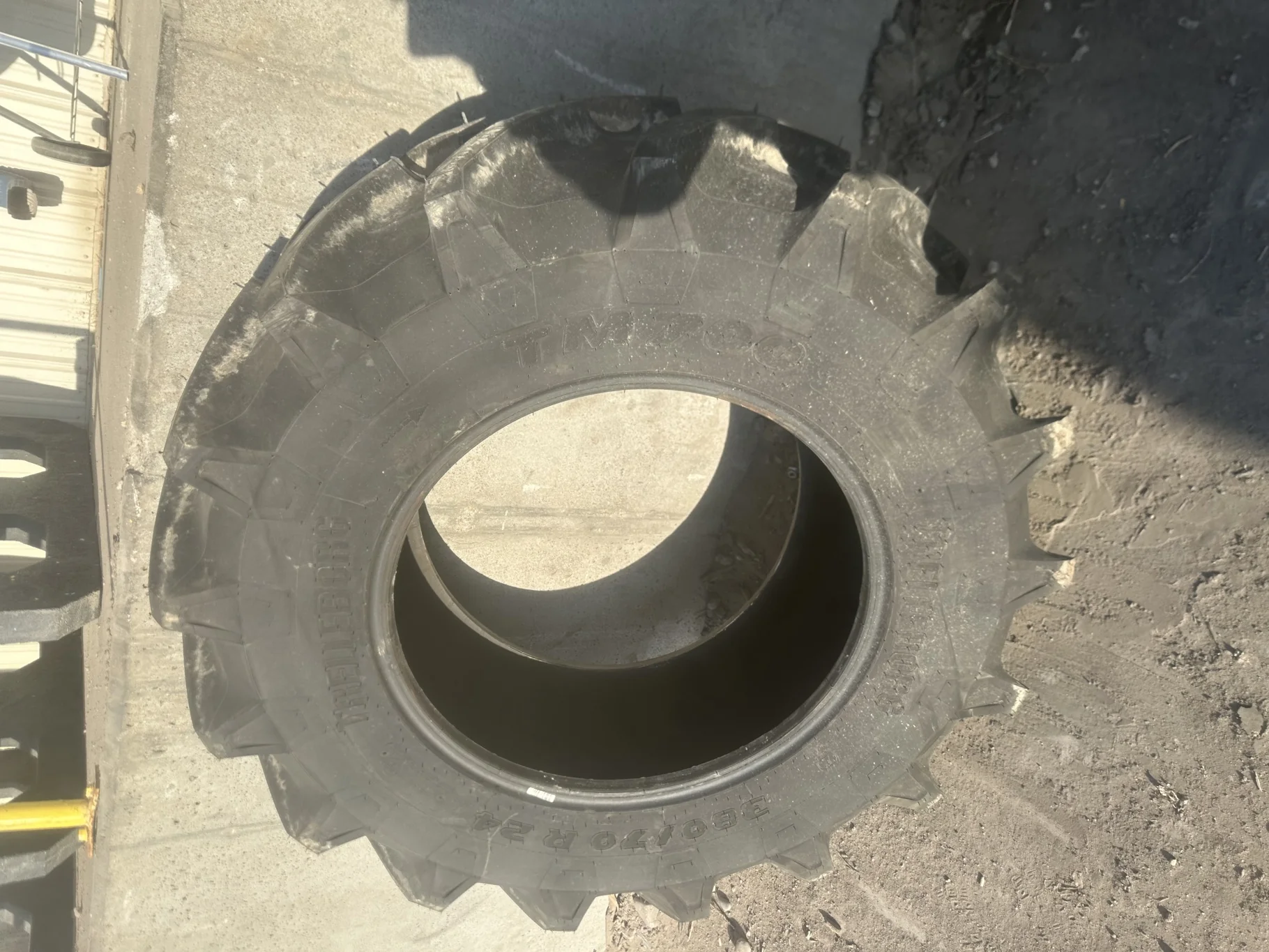 TAKE-OFF 380/70R24 Trelleborg TM700 R-1W (125A8) TL (Road Wear) image 2