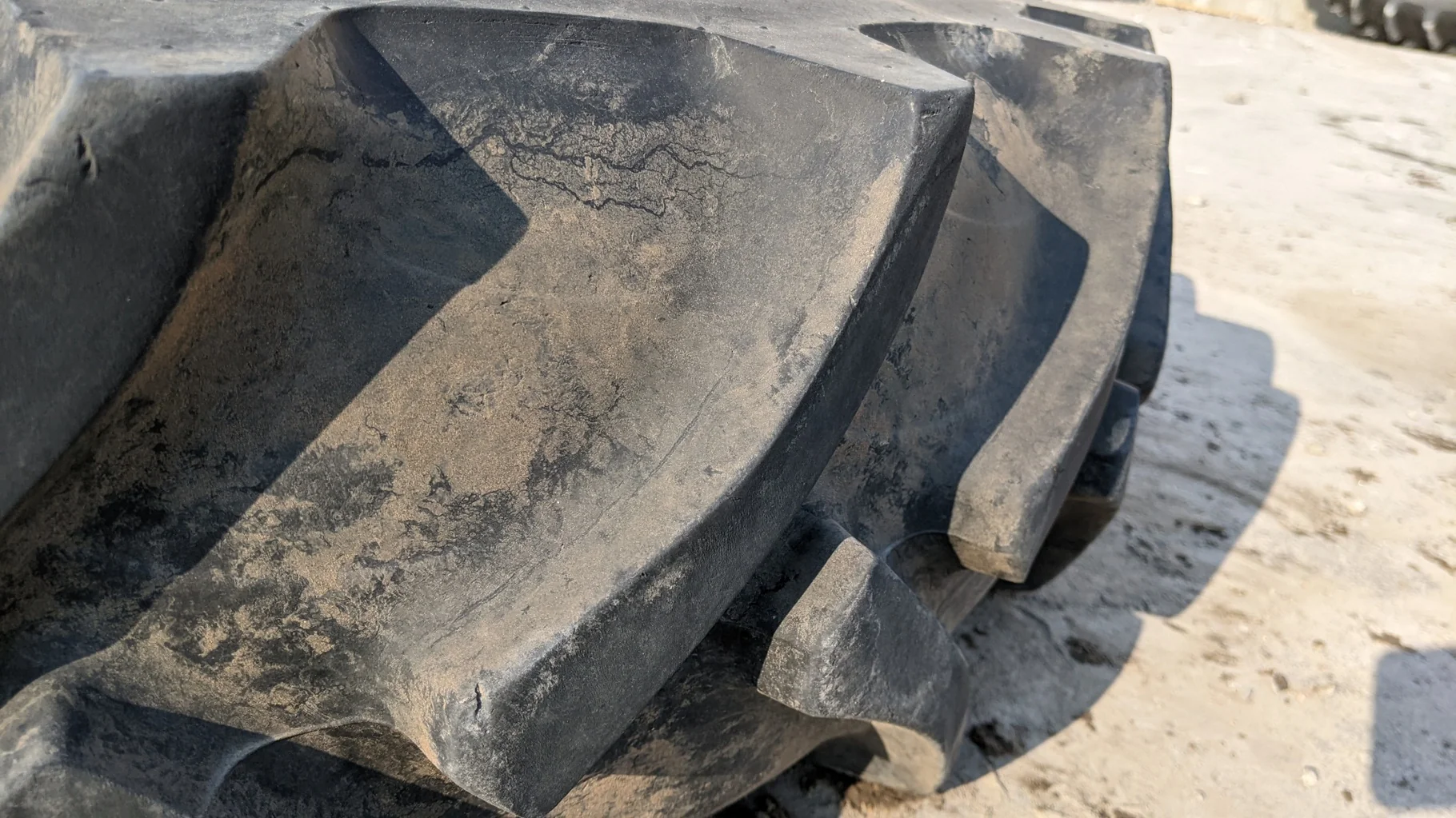 Used 12.4-24 Galaxy Agri Trac II R-1 D(8Ply) 75% uneven wear, road wear, cuts between lugs, lug cuts image 4
