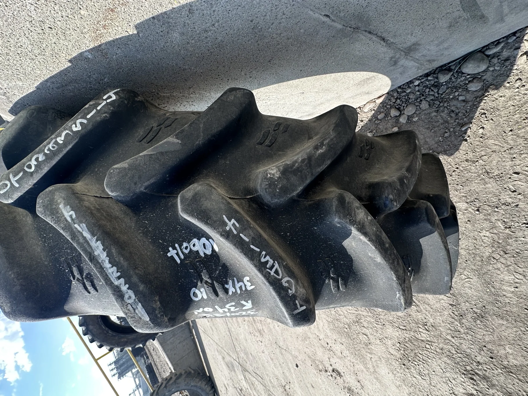 Used 320/85R34 Alliance Farm Pro 2 Radial R-1w (133B) TL 70% _x000D_ (Uneven Tread Wear, Lug Stubbl image 3