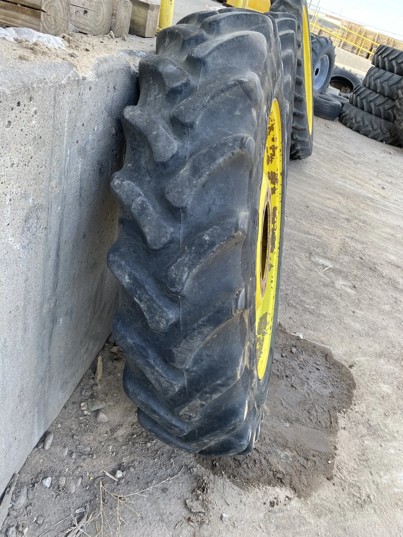 Used 320/85R34 133B Firestone Radial 9000 TL R-1W 50% image 7
