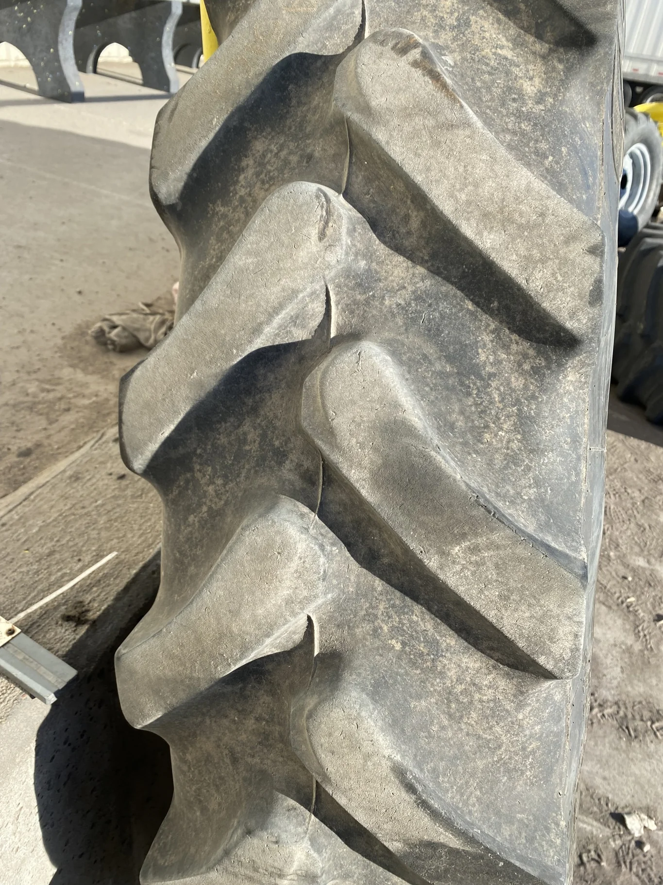 Used IF320/105R54 166A8/B Goodyear Ultra Sprayer TL 50-55% image 2