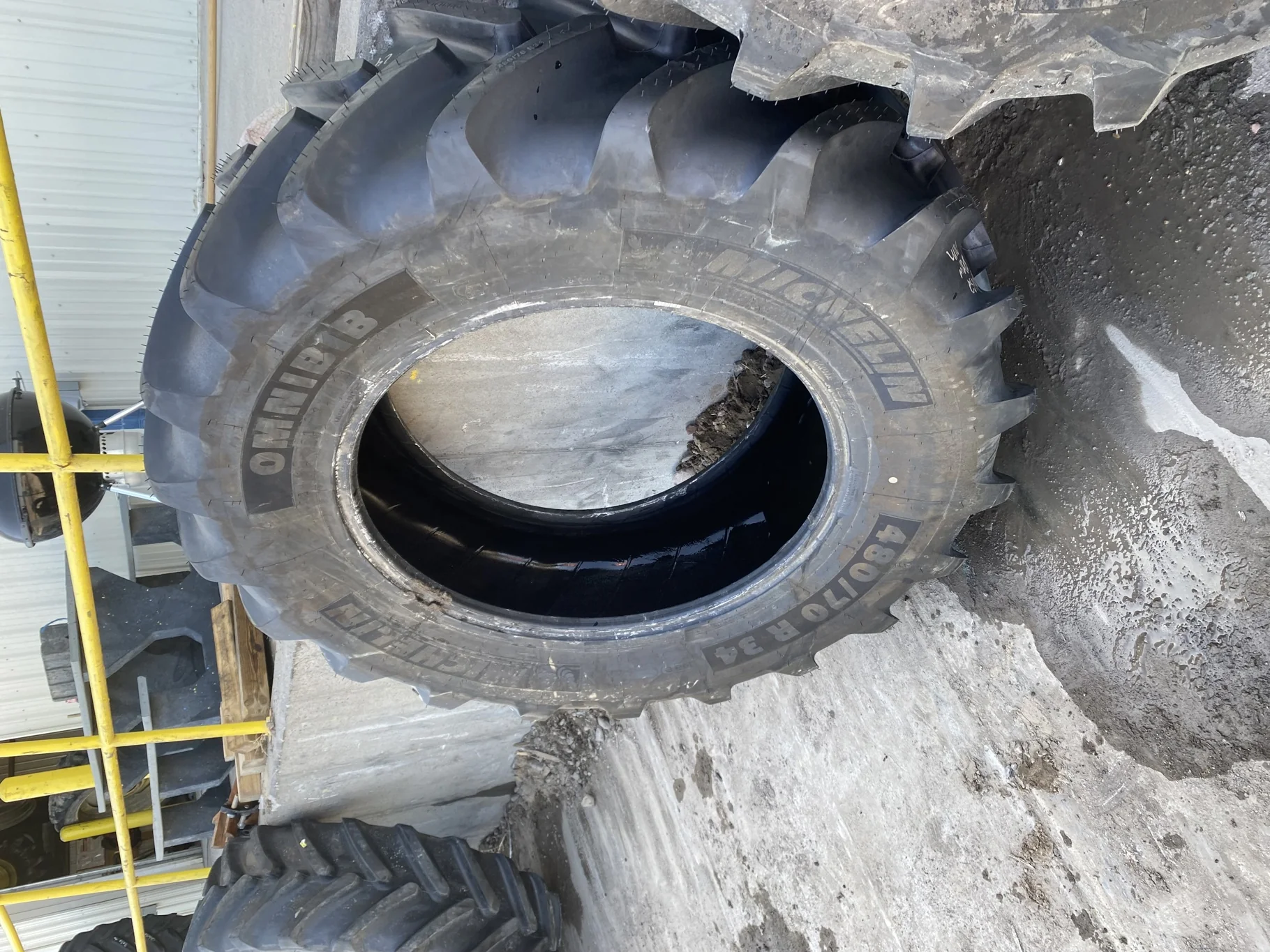 TAKE-OFF 480/70R34 Michelin OmniBib R-1W (143D) TL   (Light Tread Wear On (2) Tires)