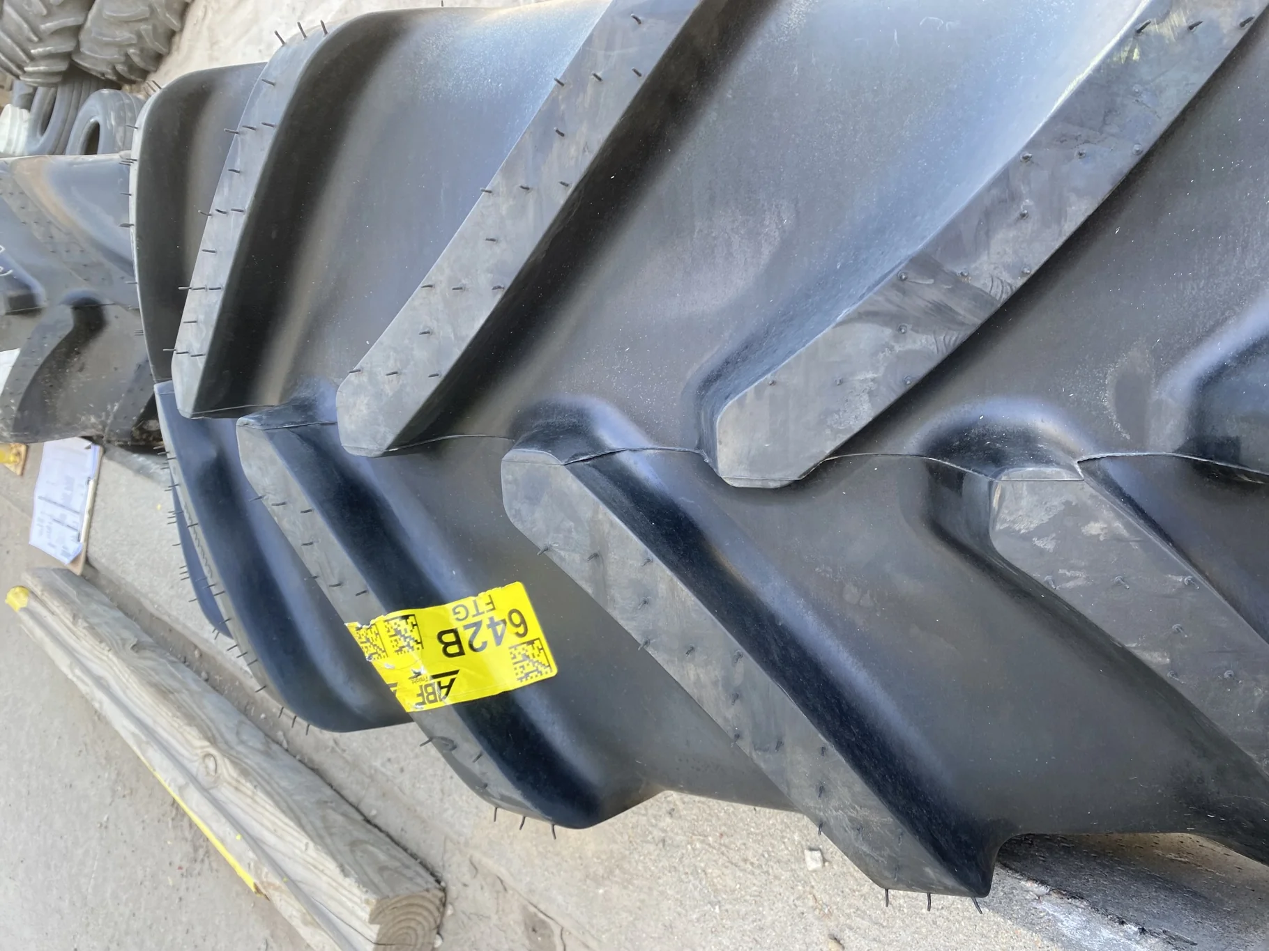 TAKE-OFF 480/70R34 Michelin OmniBib R-1W (143D) TL   (Light Tread Wear On (2) Tires) image 3