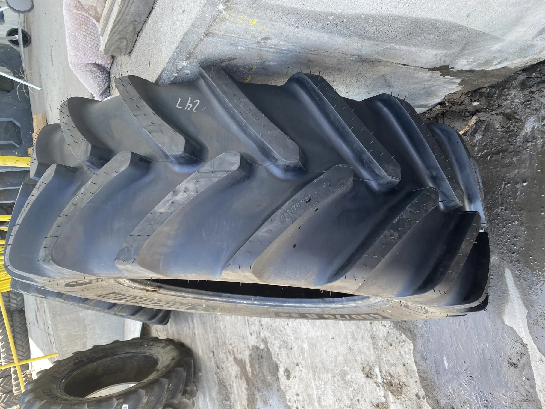 TAKE-OFF 480/70R34 Michelin OmniBib R-1W (143D) TL   (Light Tread Wear On (2) Tires) image 4