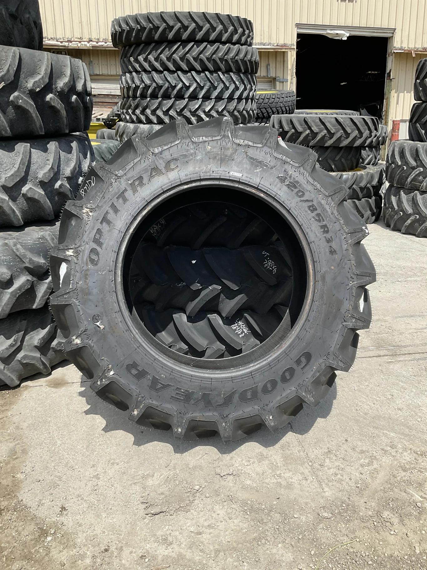Take-off 420/85R34 147D Goodyear Optitrac TL R-1W 95-100%