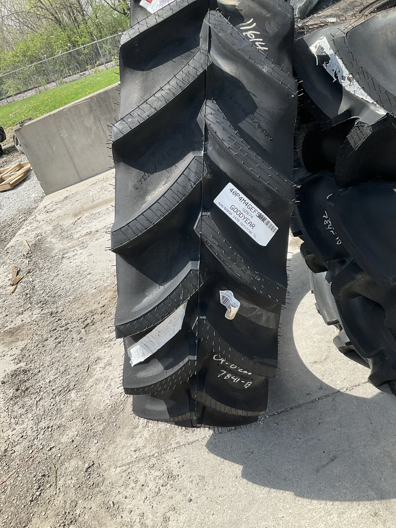 Take-off 420/85R34 147D Goodyear Optitrac TL R-1W 95-100% image 2