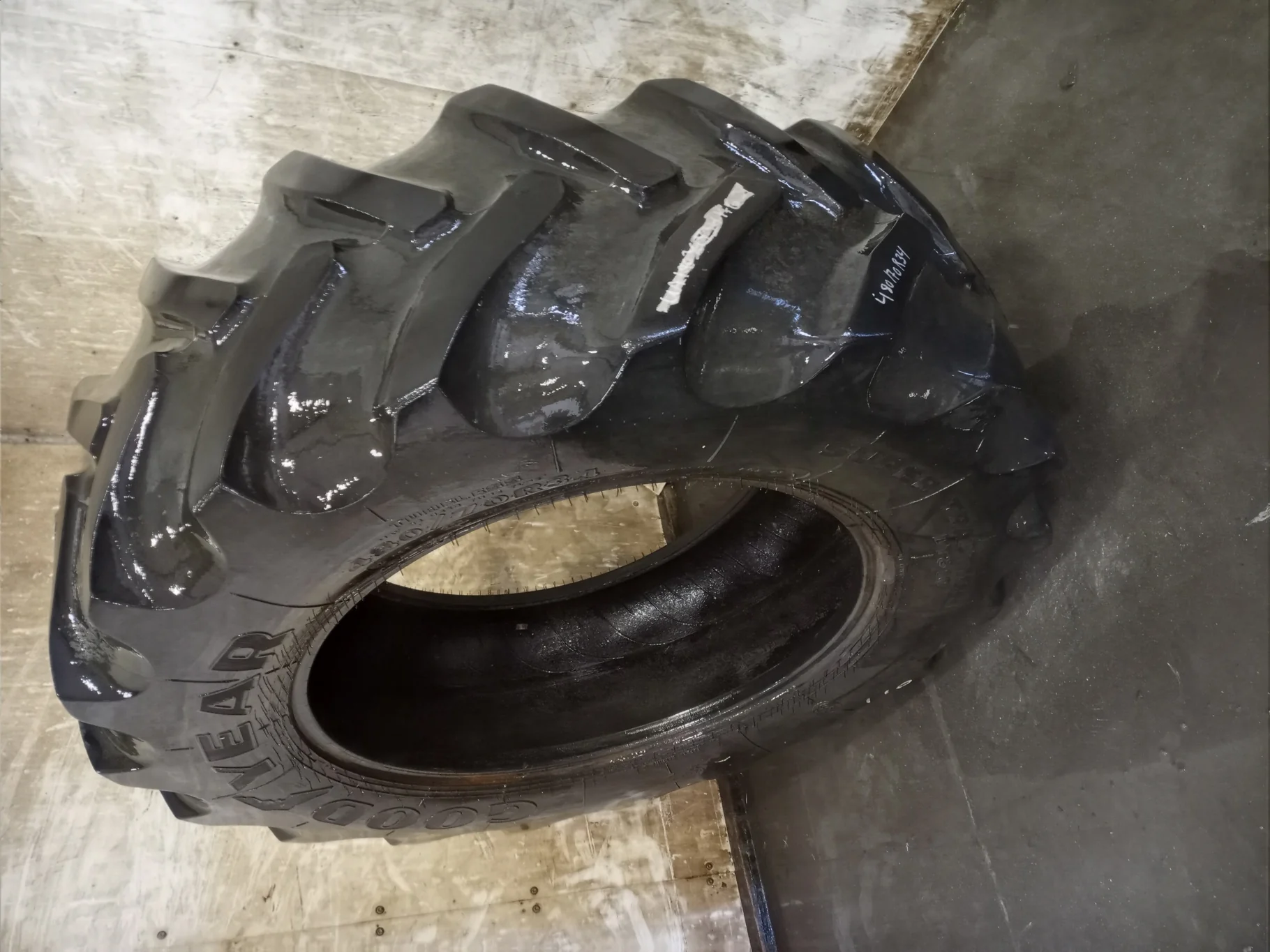 Used 480/70R34 Goodyear DT R-1W (155A8) 50% (Uneven tread wear.) image 2