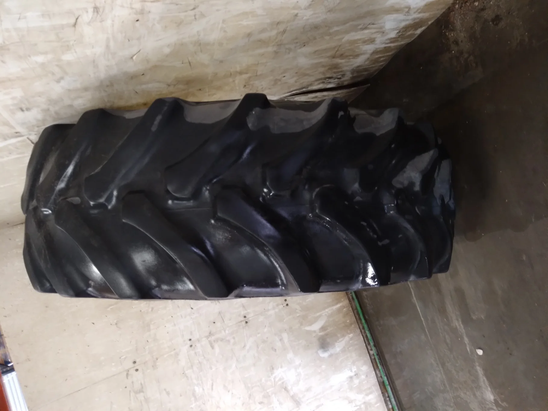 Used 620/70R42 160B Firestone Radial All Traction DT TL R-1W 45% (Uneven road wear/small chunks