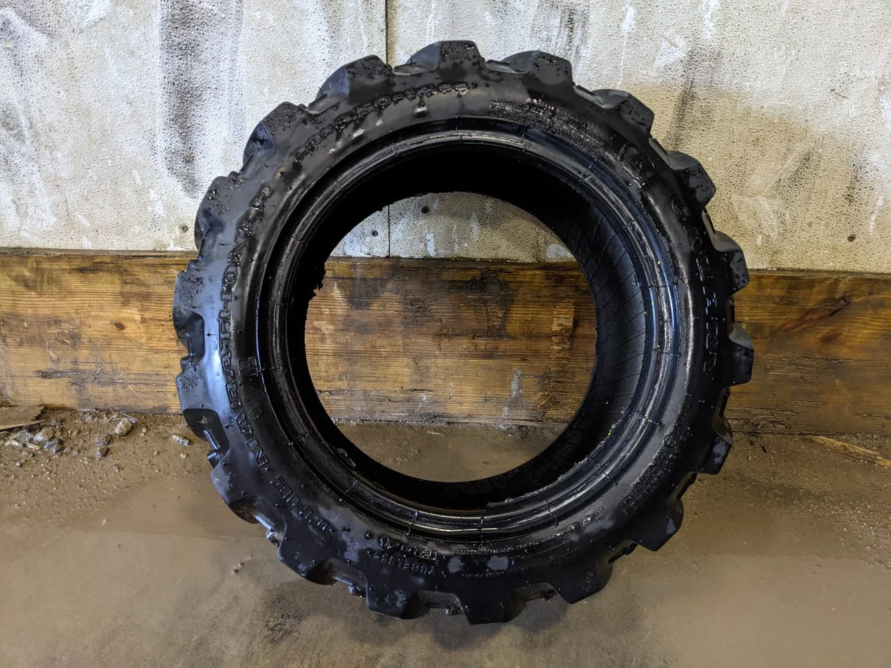 Used 23x8.50-14 Galaxy Marathoner R-4 (6 Ply) TL 95%