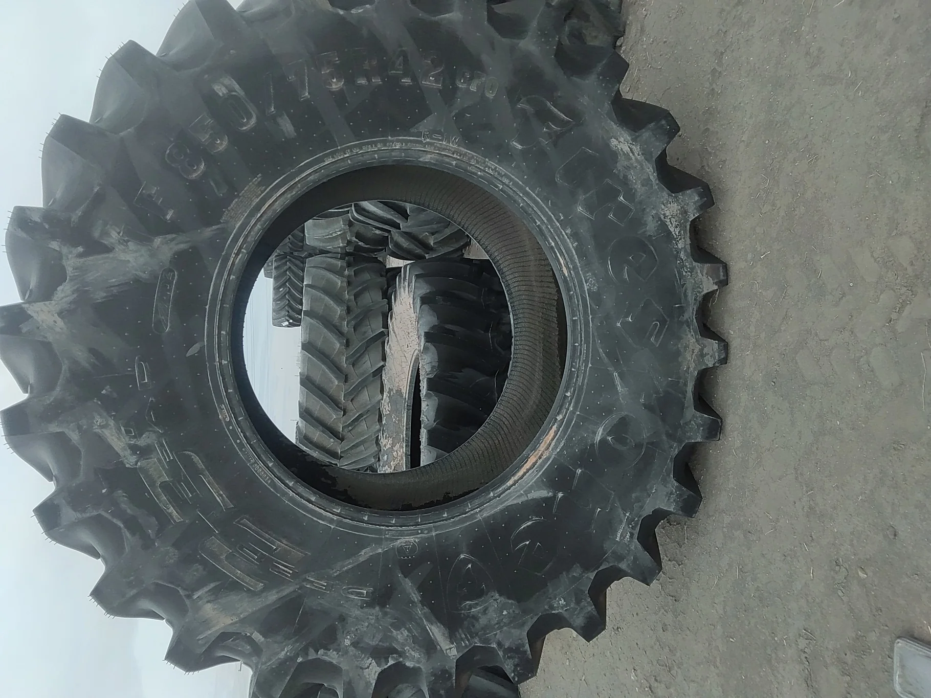 Take-Off IF850/75R42 CFO Firestone Radial Deep Tread 23 R-1W 186B TL - cuts on sidewall image 2